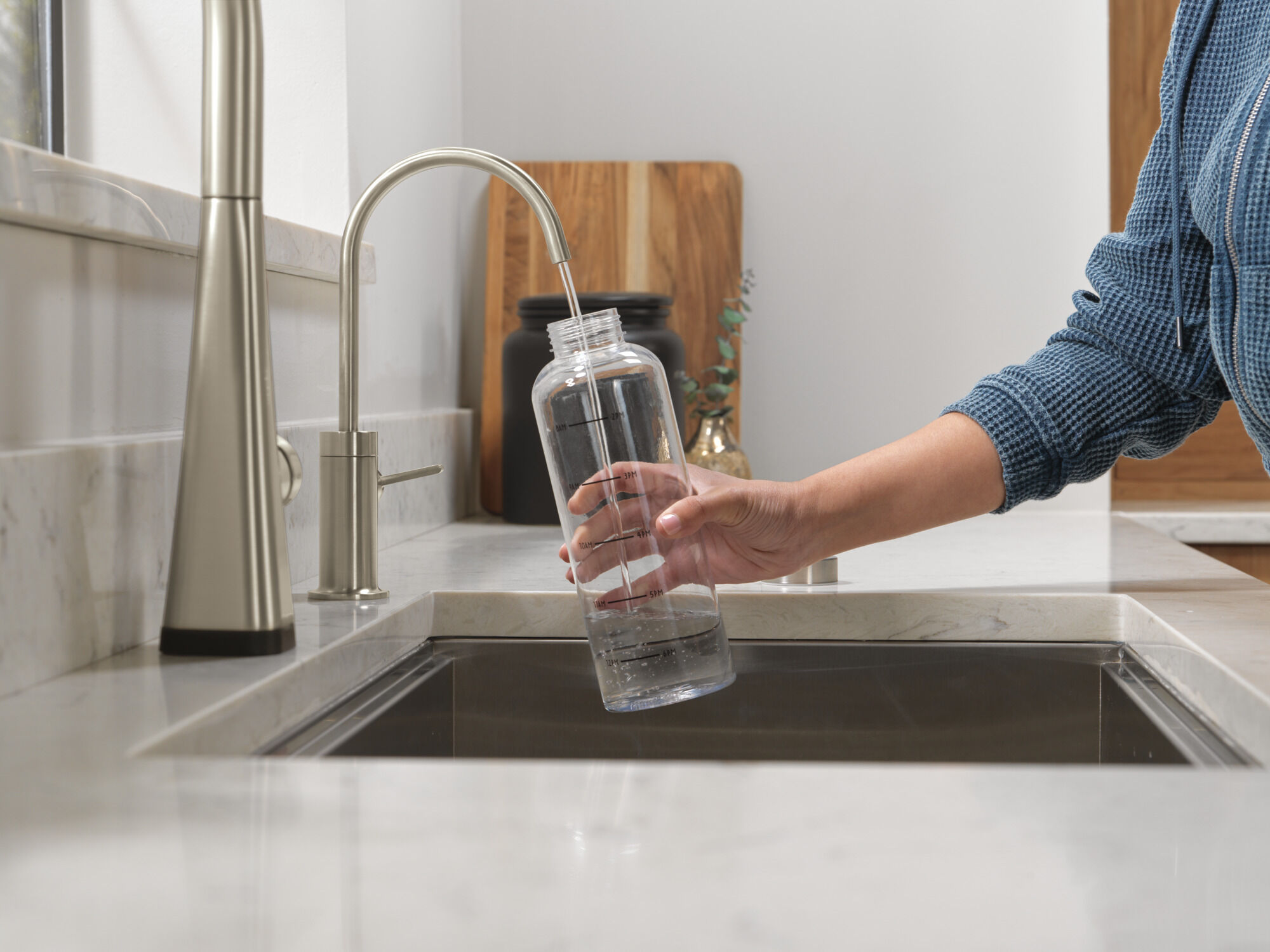 Contemporary Beverage Faucet in Stainless DWQ4001002-SS | Delta Faucet
