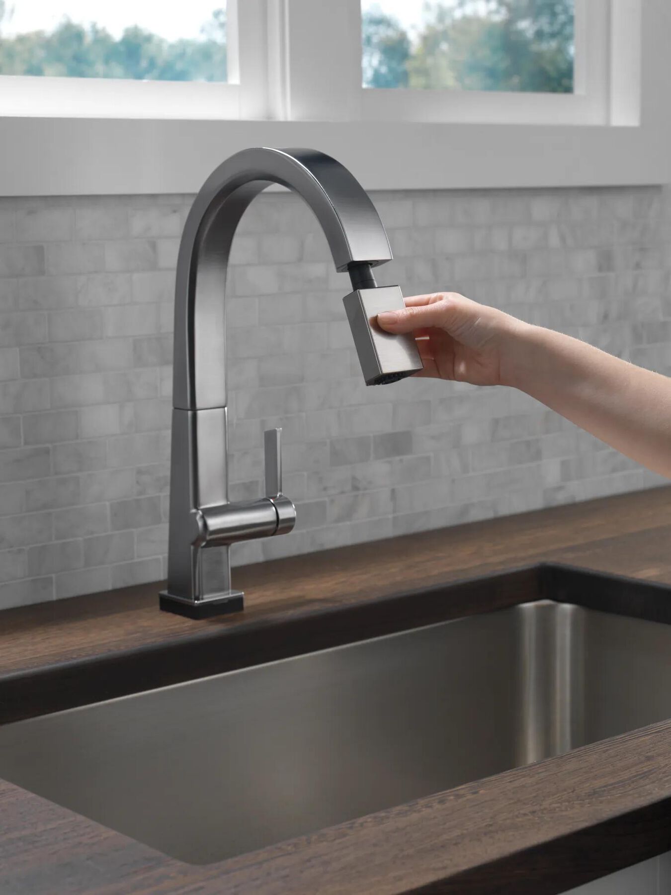 Single Handle Pull-Down Kitchen Faucet with Touch<sub>2</sub>O&reg; Technology Technology