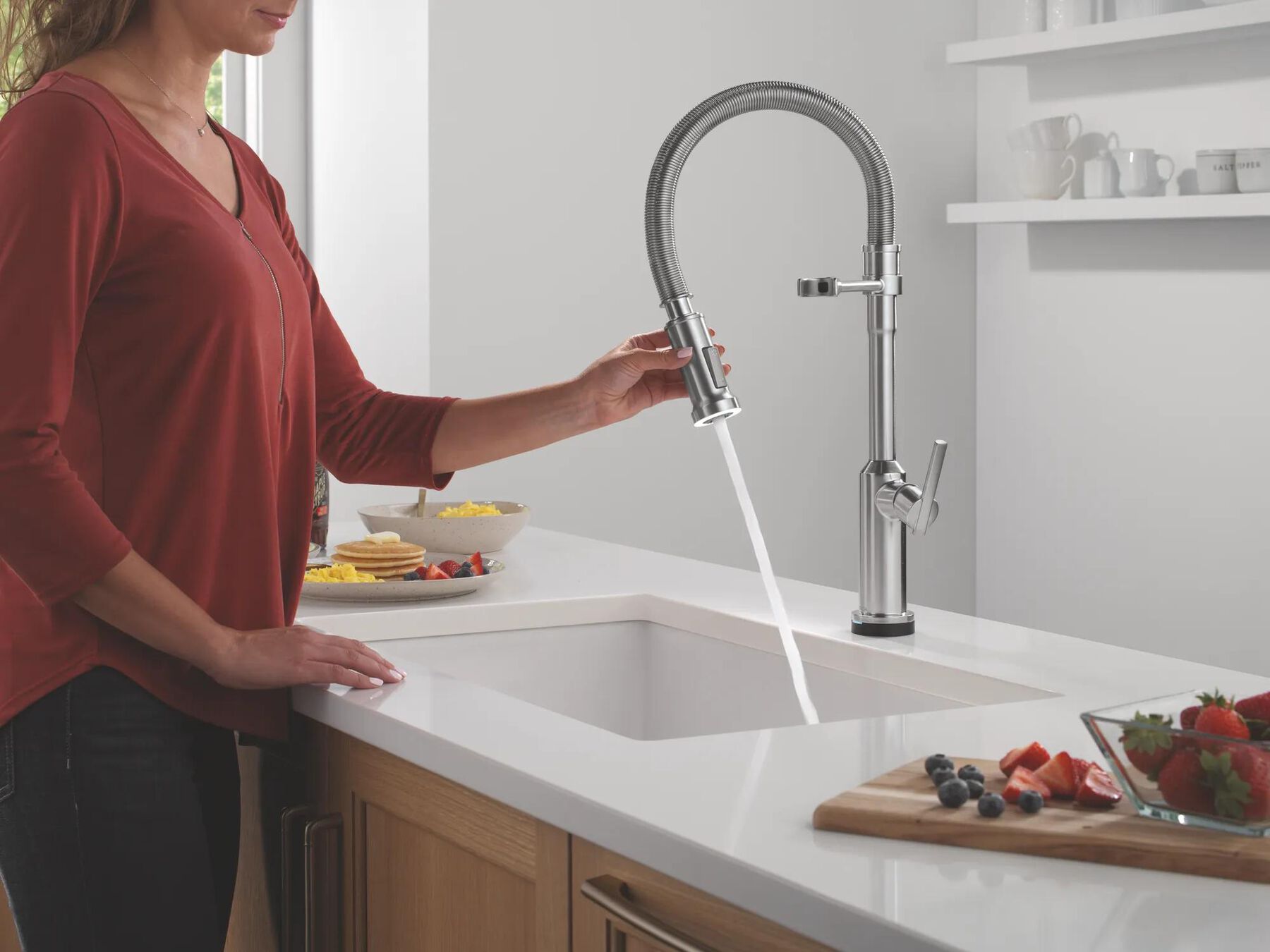 Touch2O&reg; Technology Kitchen Faucet with Touchless Technology