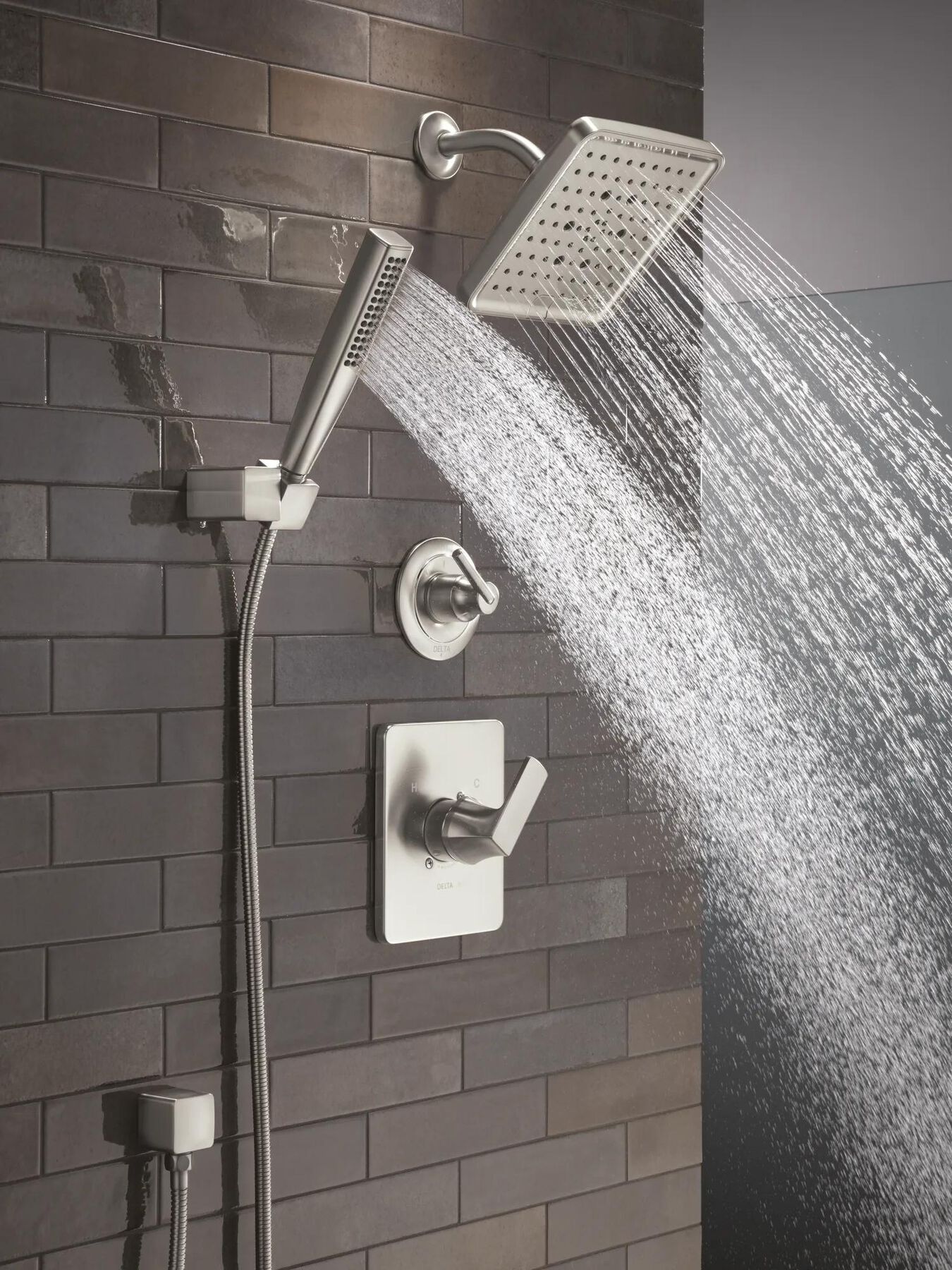 Monitor 14 Series Custom Shower Bundle