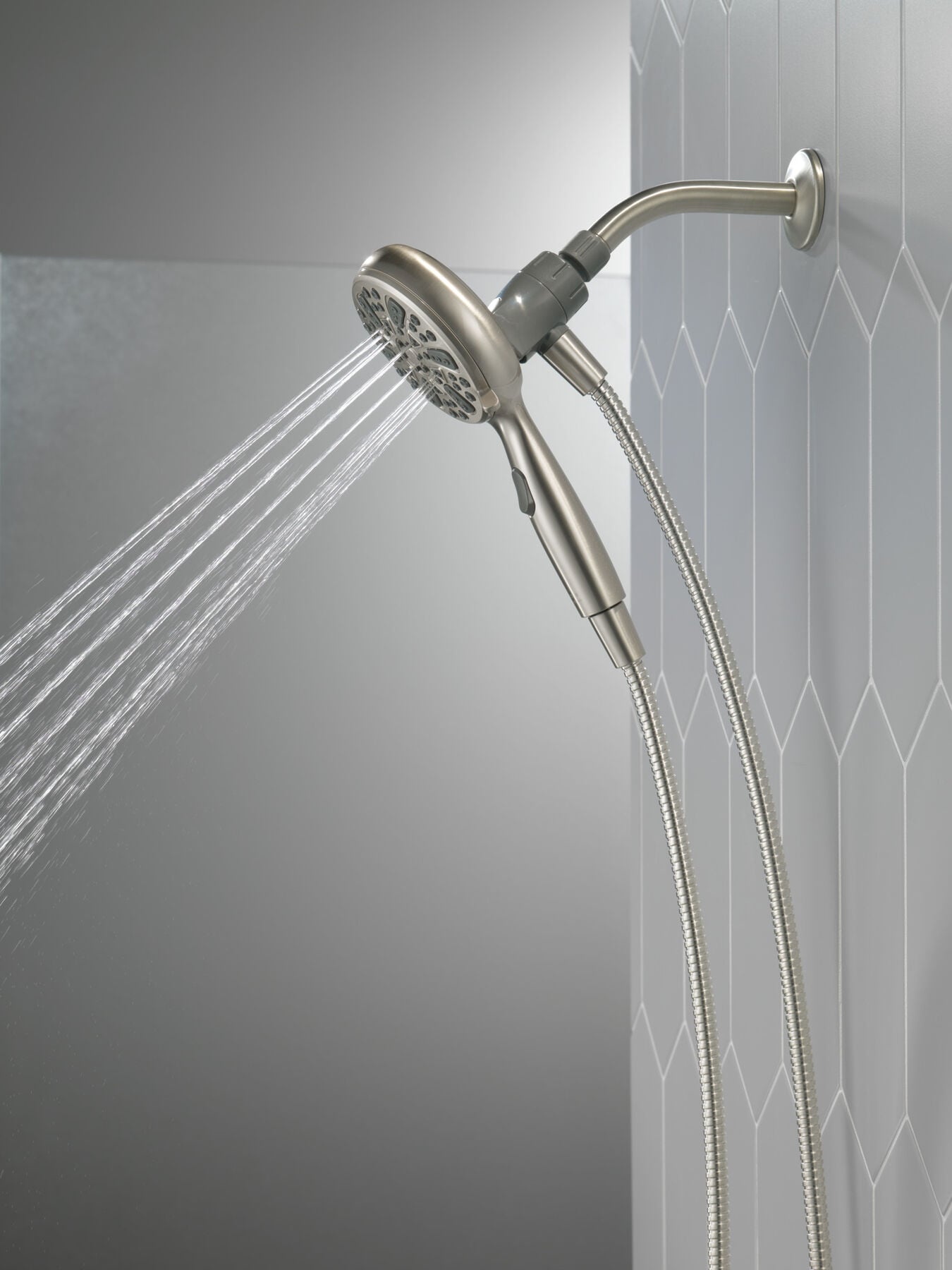 6-Setting SureDock&reg; Magnetic Hand Shower