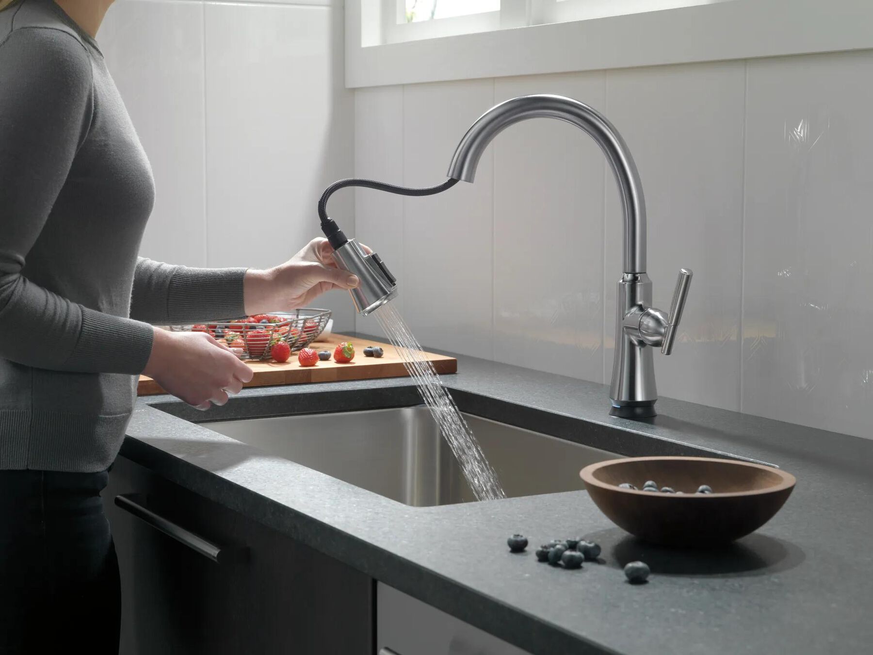 Single Handle Pull Down Kitchen Faucet with Touch<sub>2</sub>O Technology (Recertified)