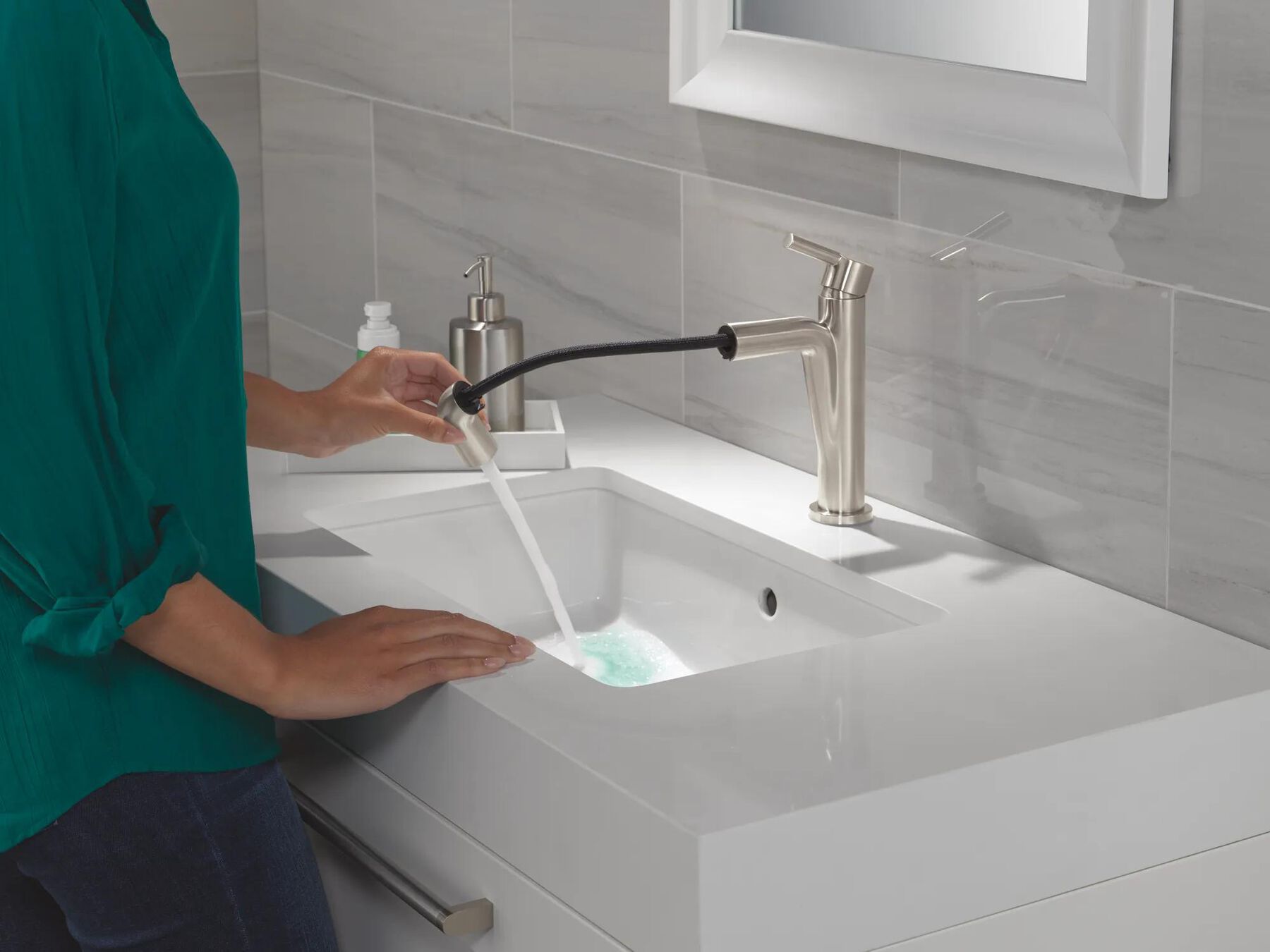 Single Handle Pull-Down Bathroom Faucet