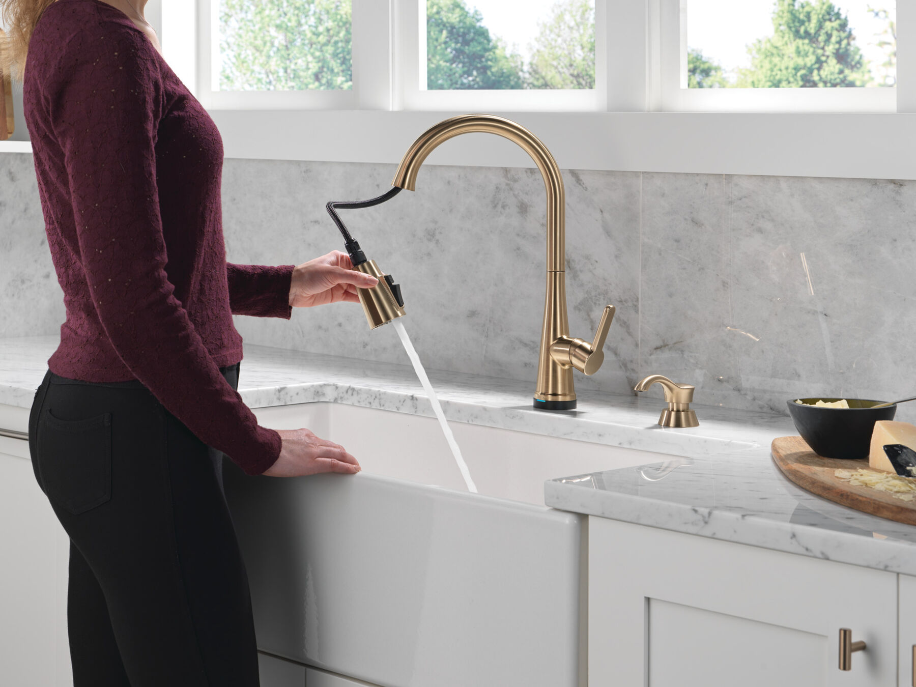 Single Handle Pull-Down Touch<sub>2</sub>O&reg; Technology Kitchen Faucet with Touchless Technology and Soap Dispenser