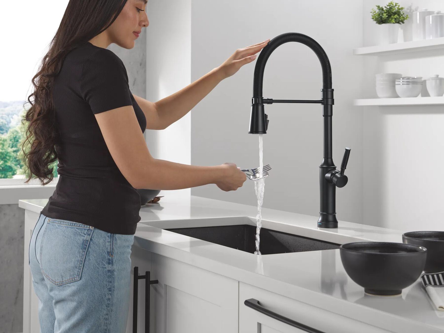 Touch2O&reg; Technology Kitchen Faucet with Touchless Technology