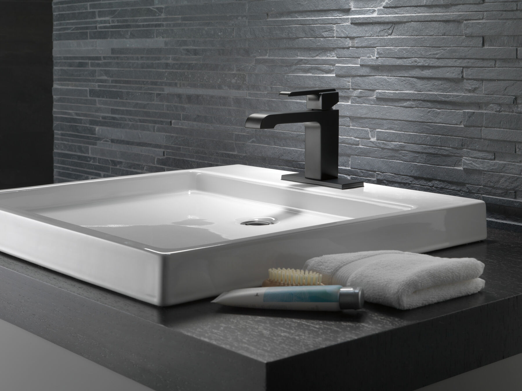 Single-Hole Bathroom Faucet w/o Drain (Recertified)
