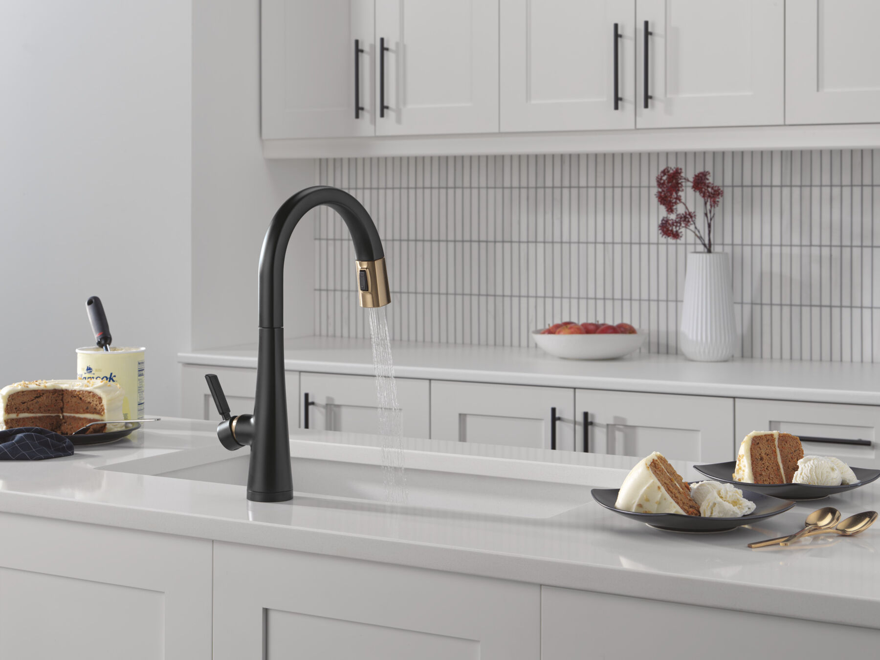 Touch<sub>2</sub>O&reg; Technology Kitchen Faucet with Touchless Technology