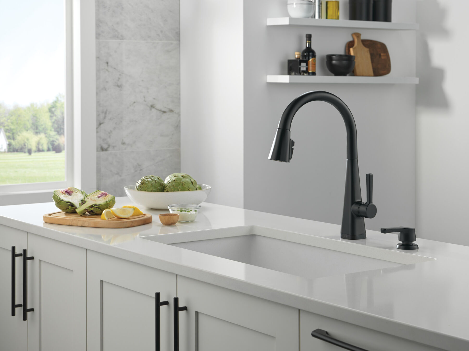 Single-Handle Pull-Down Kitchen Faucet with Touch<sub>2</sub>O&reg; Technology