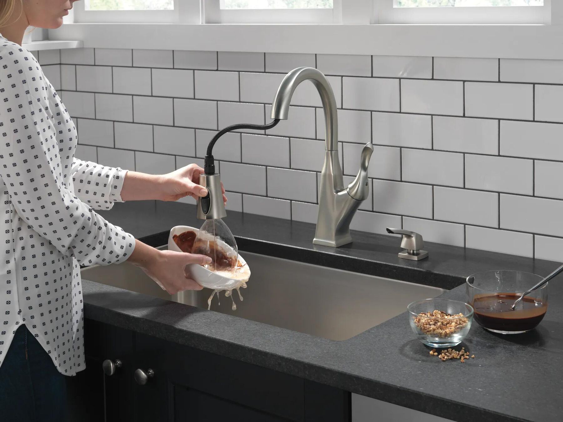 Single Handle Pulldown Kitchen Faucet with ShieldSpray&reg; Technology
