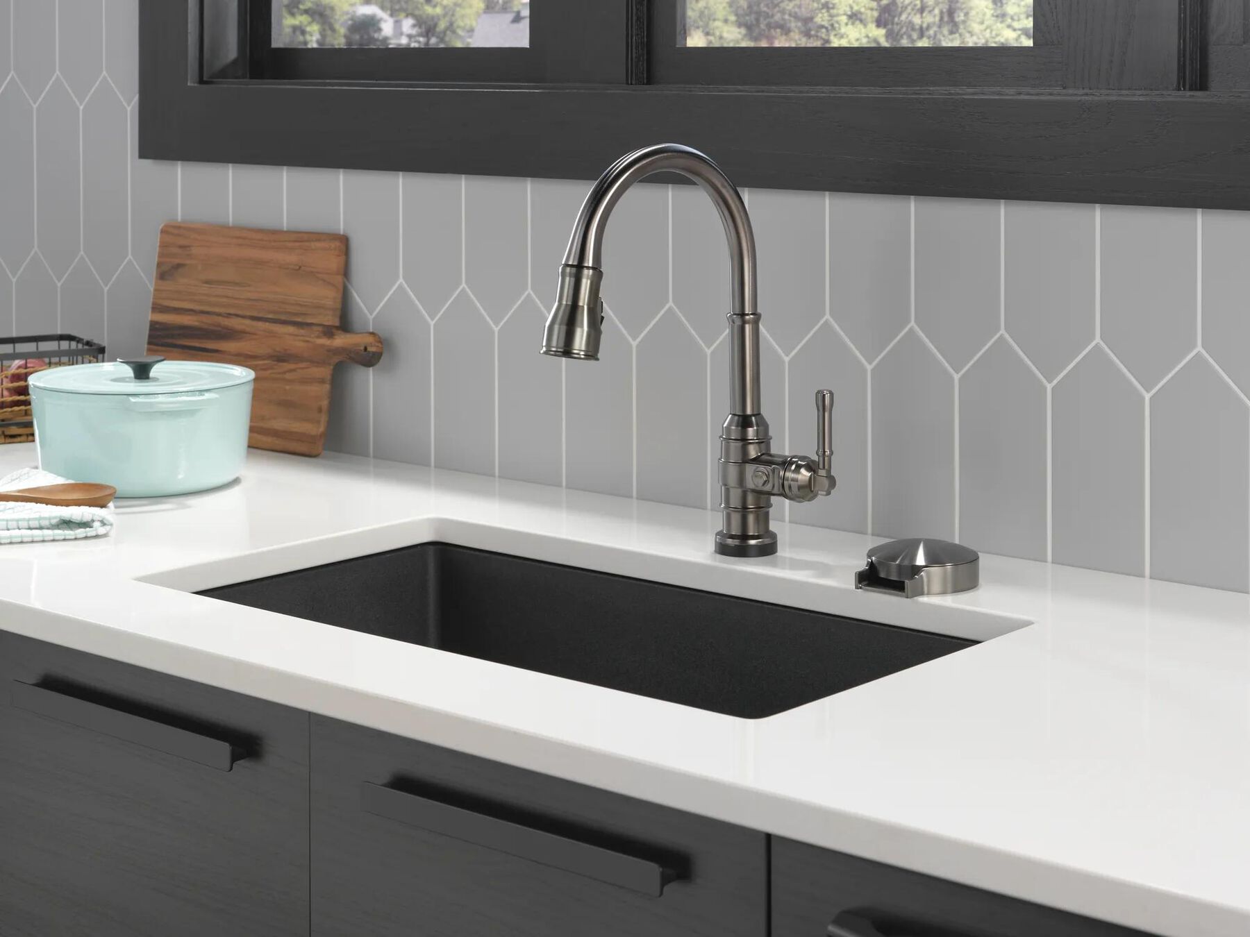 Single Handle Pull-Down Kitchen Faucet With Touch<sub>2</sub>O&reg;  Technology