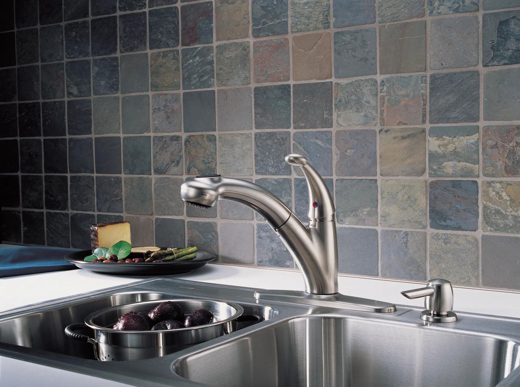 Single Handle Pull-Out Kitchen Faucet with Soap Dispenser