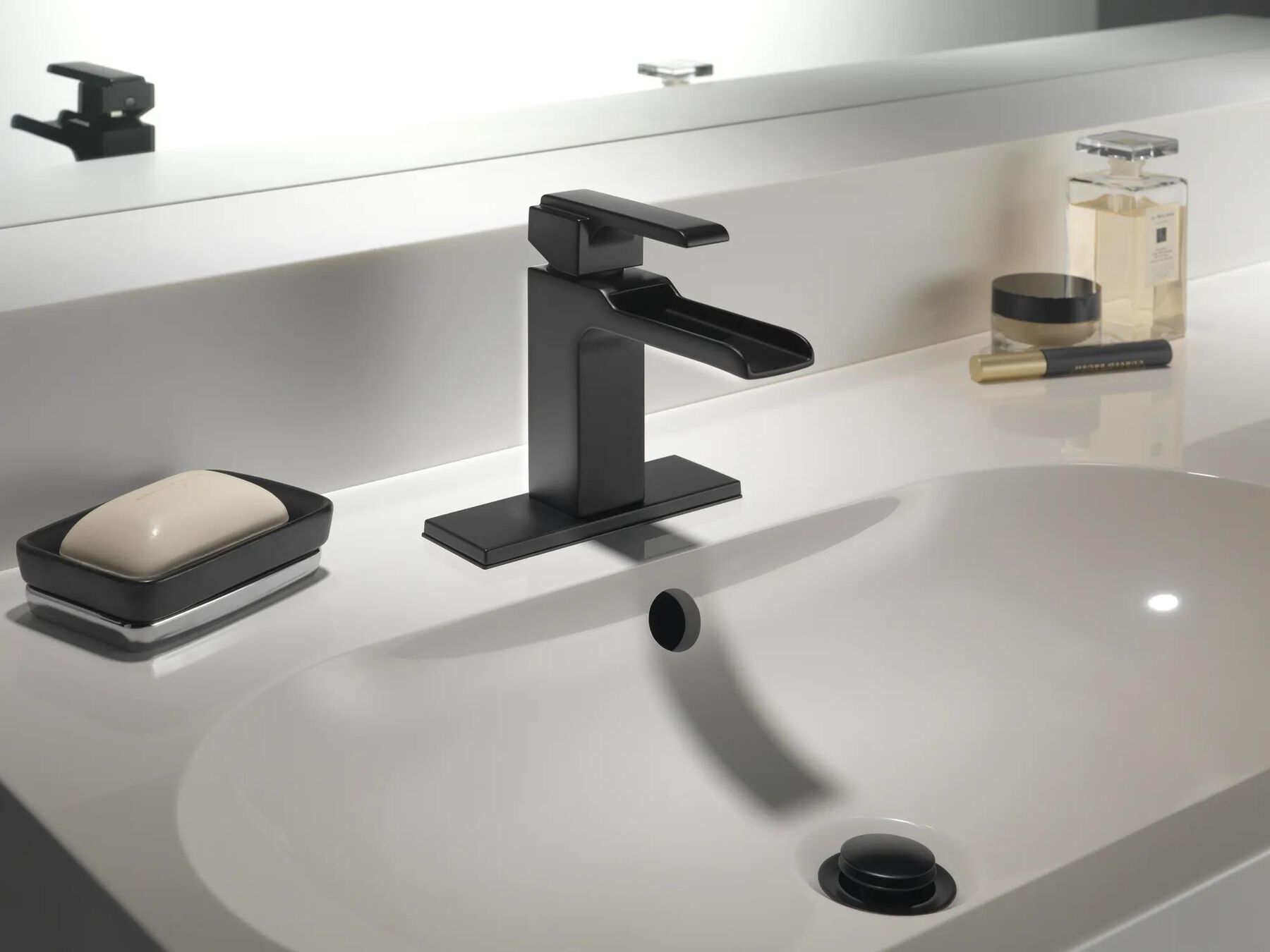 Single Handle Channel Bathroom Faucet
