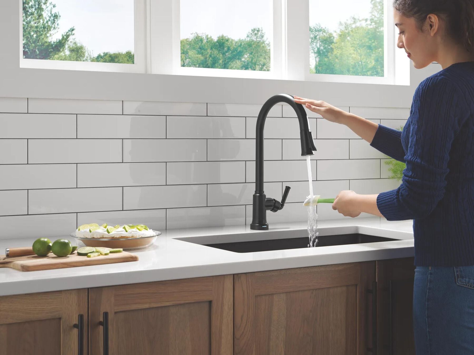 Single Handle Kitchen Pull-Down Faucet With Touchless Technology