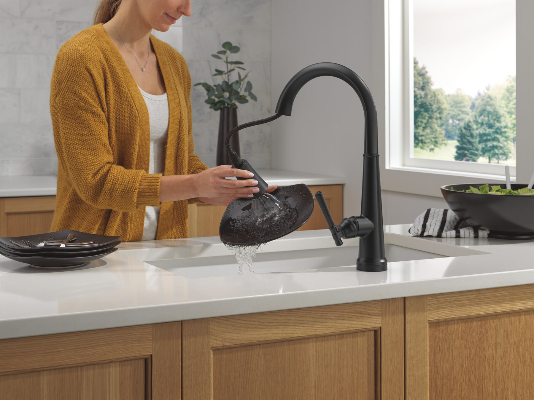 Touch<sub>2</sub>O&reg; Technology Kitchen Faucet with Touchless Technology