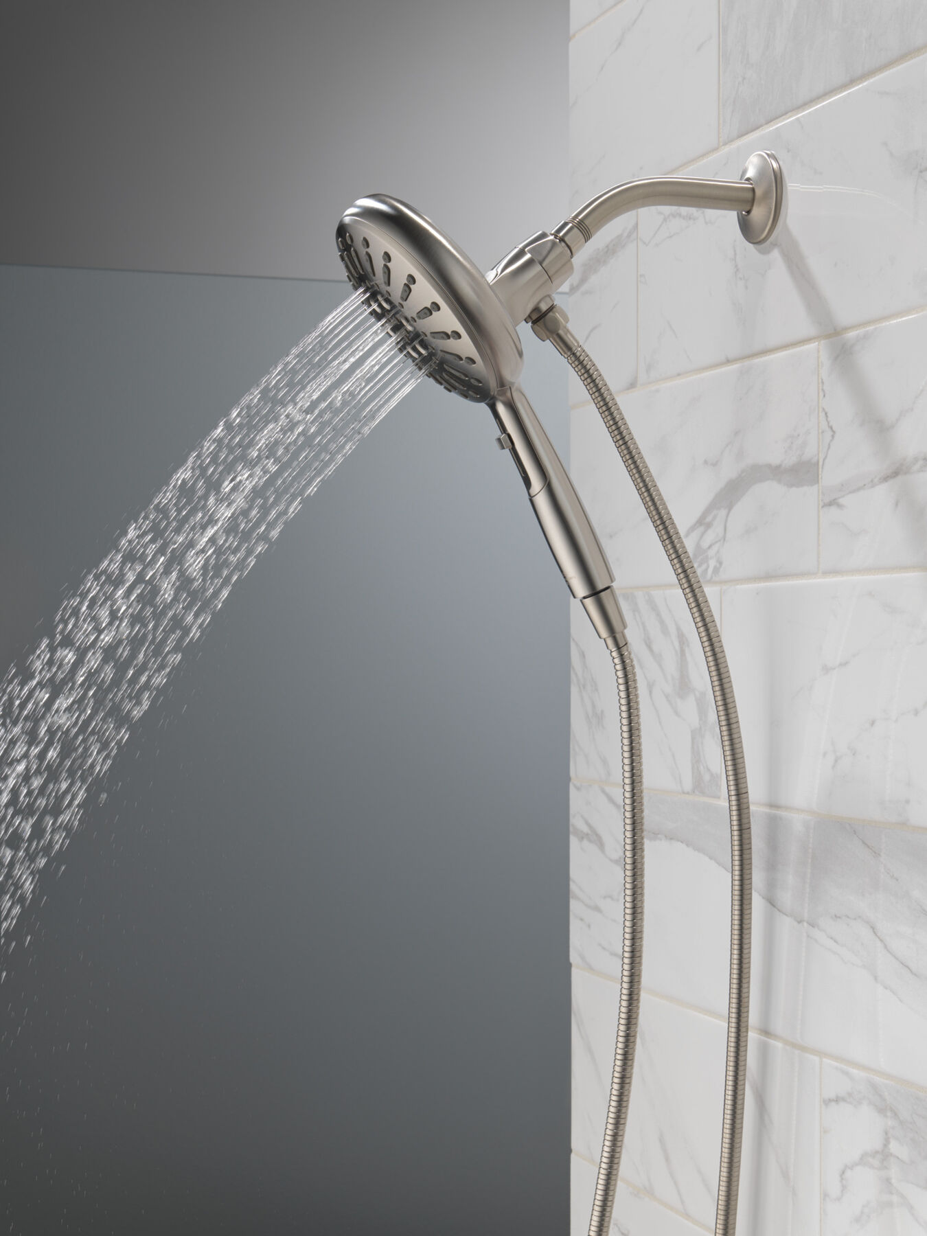 7-Setting SureDock&reg; Magnetic Hand Shower