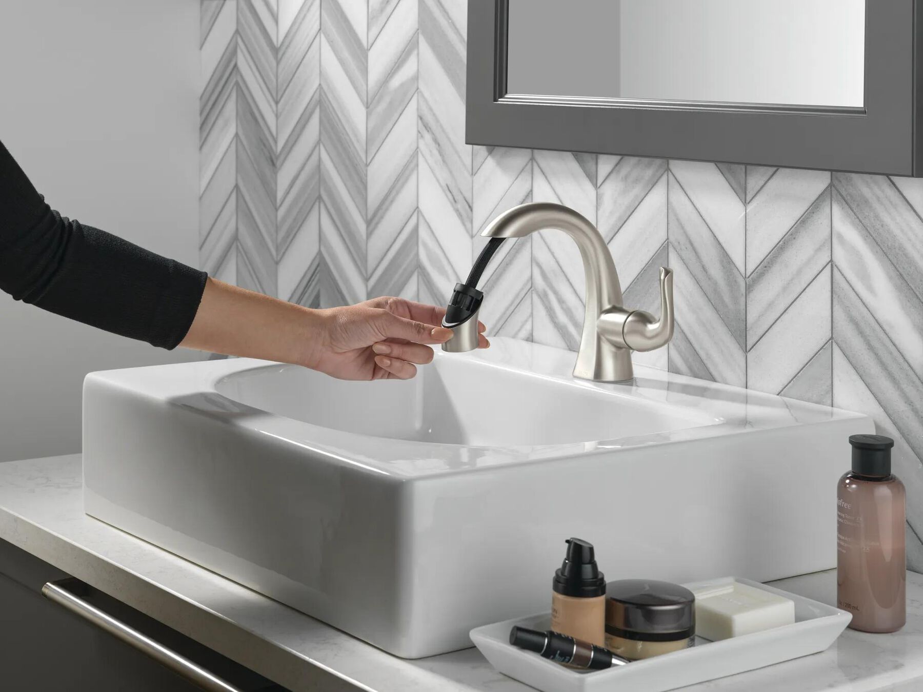 Single Handle Pull-Down Bathroom Faucet (Recertified)