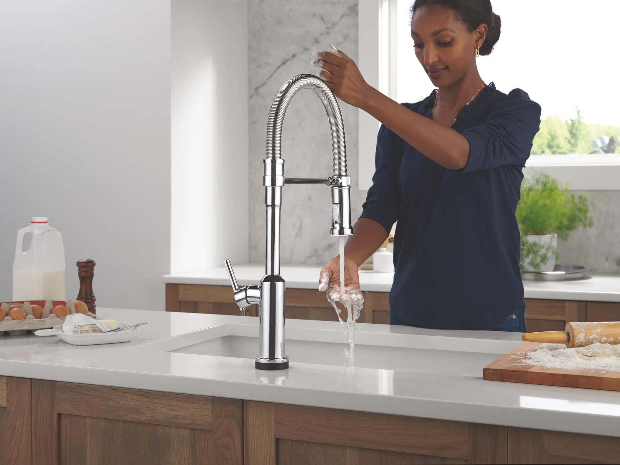 Touch2O® Technology Kitchen Faucet with Touchless Technology in