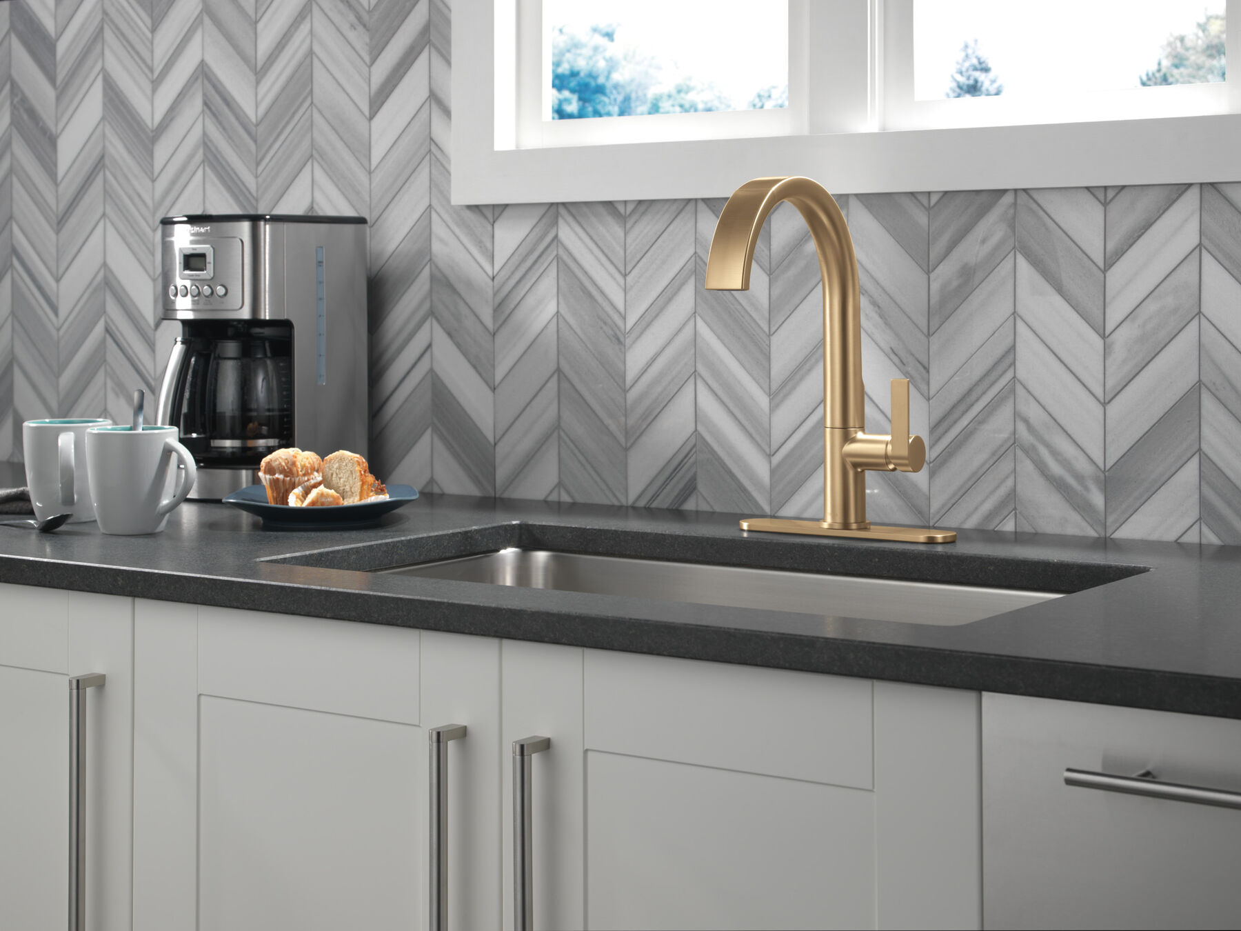 Single Handle Pull-Down Kitchen Faucet