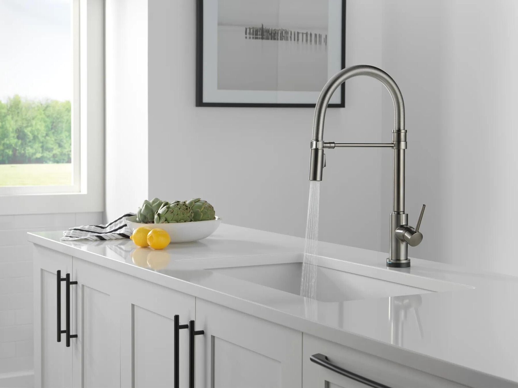Touch<sub>2</sub>O&reg; Technology Kitchen Faucet with Touchless Technology