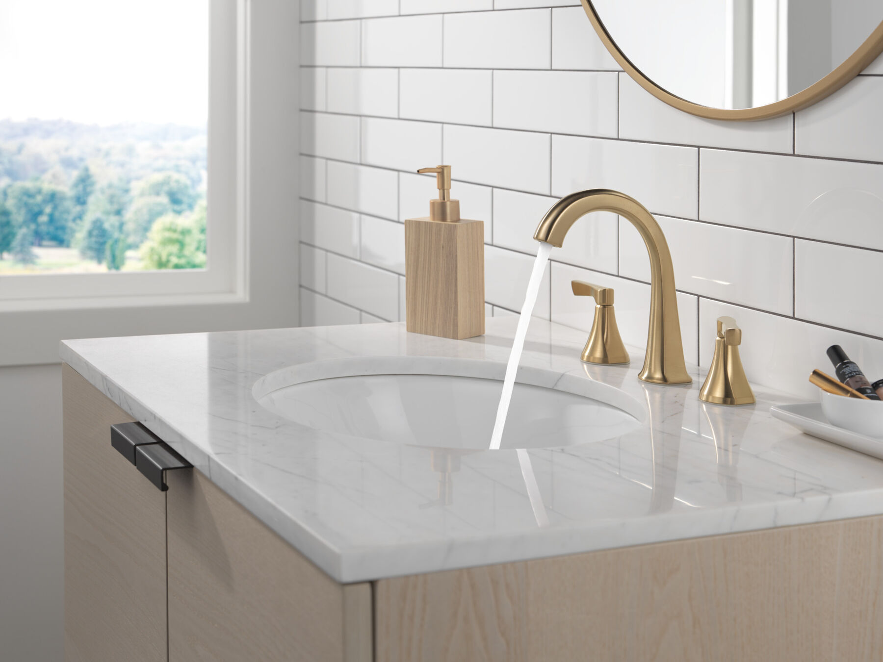 Two Handle Widespread Bathroom Faucet