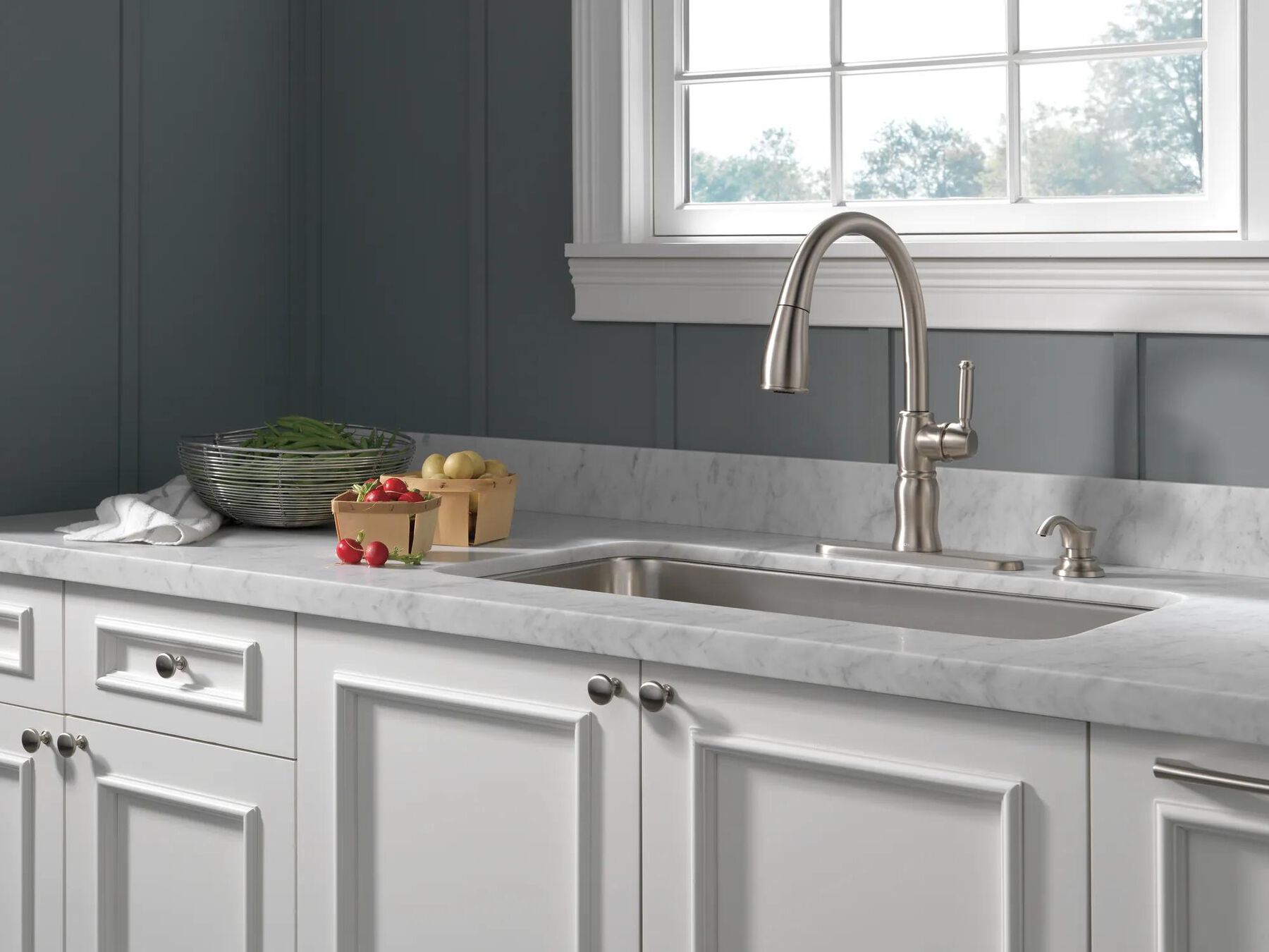 Single Handle Pull-Down Kitchen Faucet