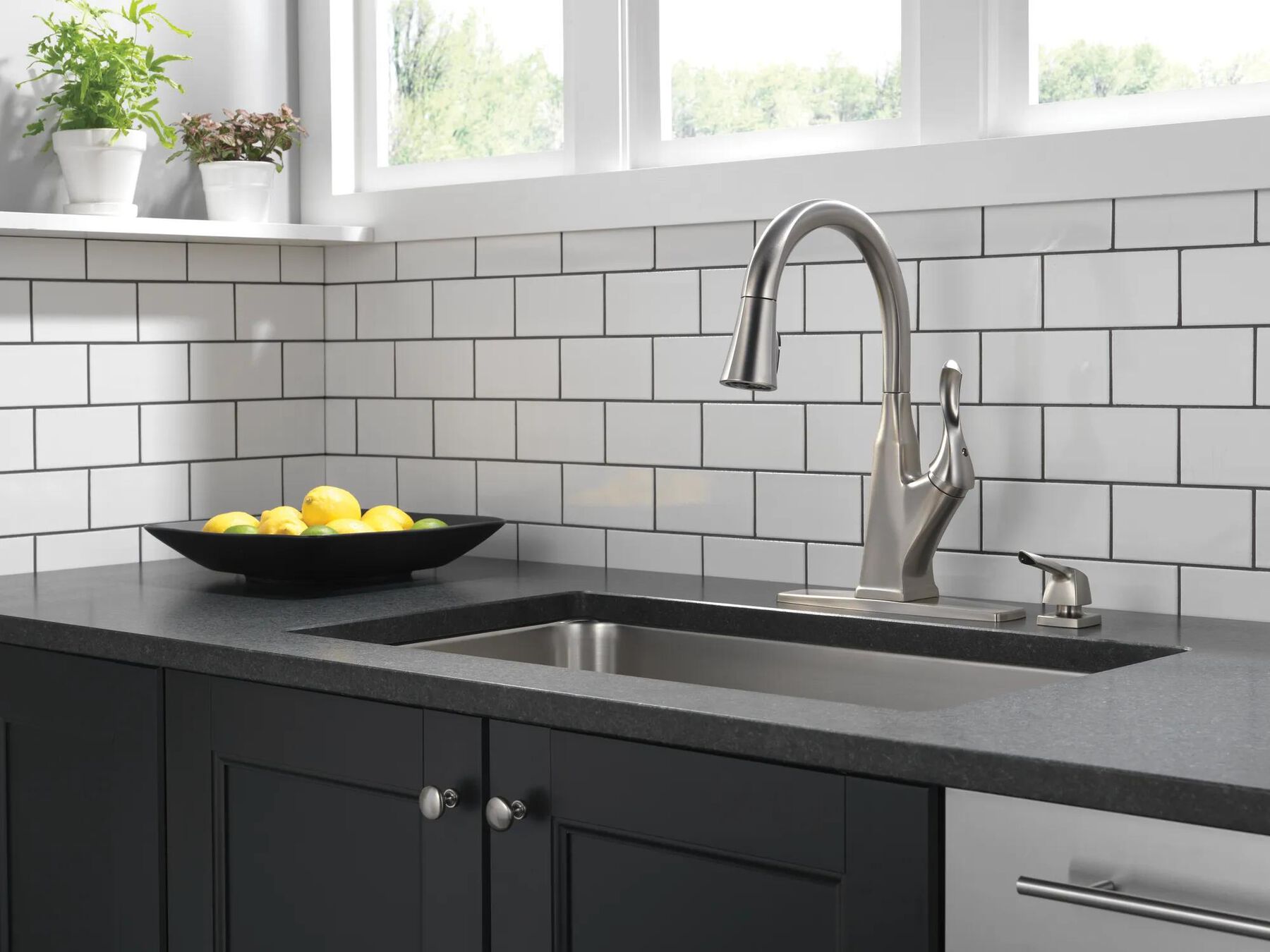 Single Handle Pulldown Kitchen Faucet with ShieldSpray&reg; Technology