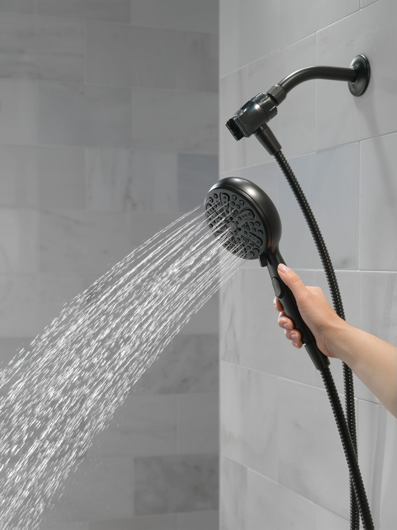 6-Setting SureDock&reg; Magnetic Hand Shower