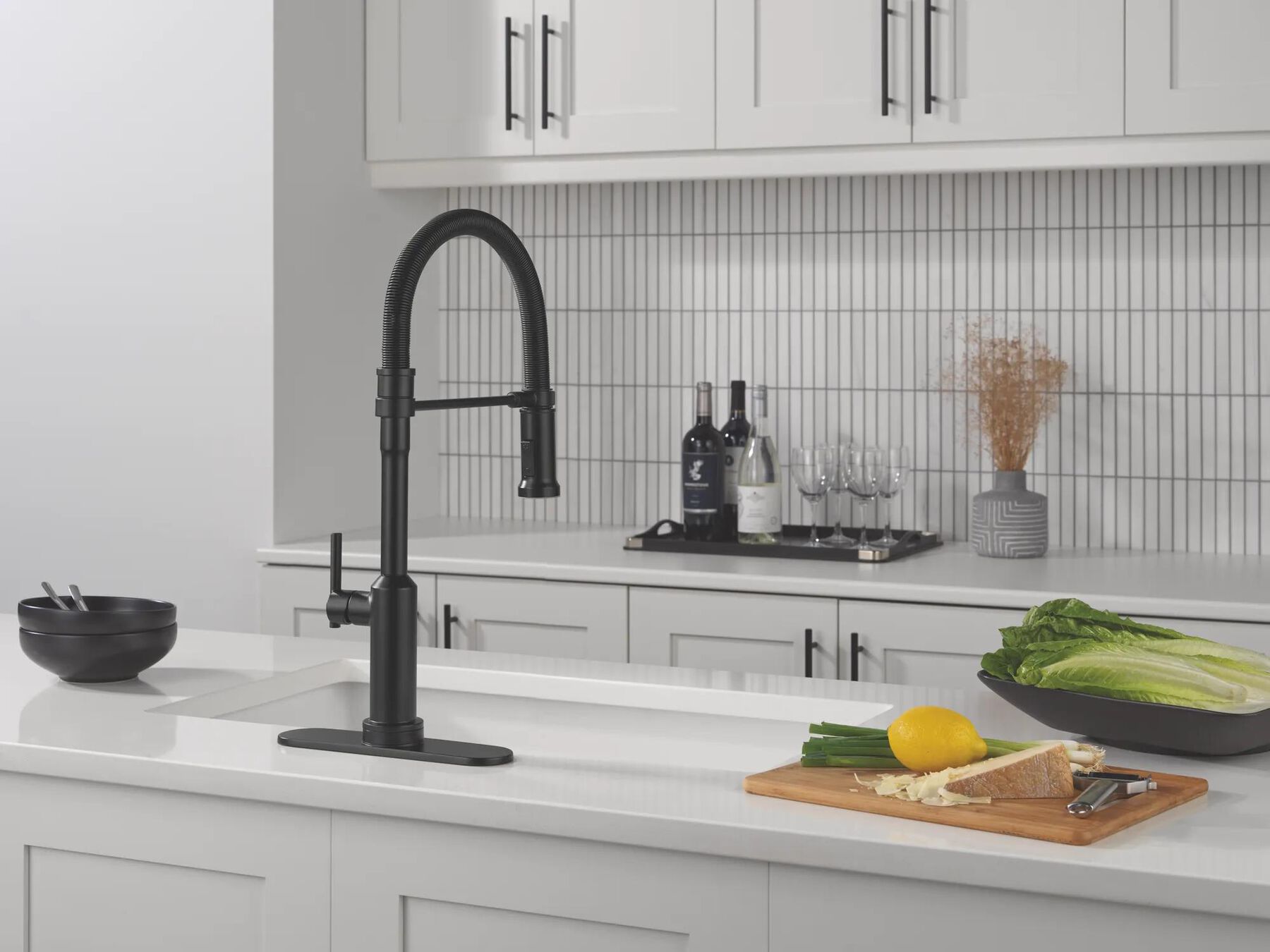 Touch2O&reg; Technology Kitchen Faucet with Touchless Technology