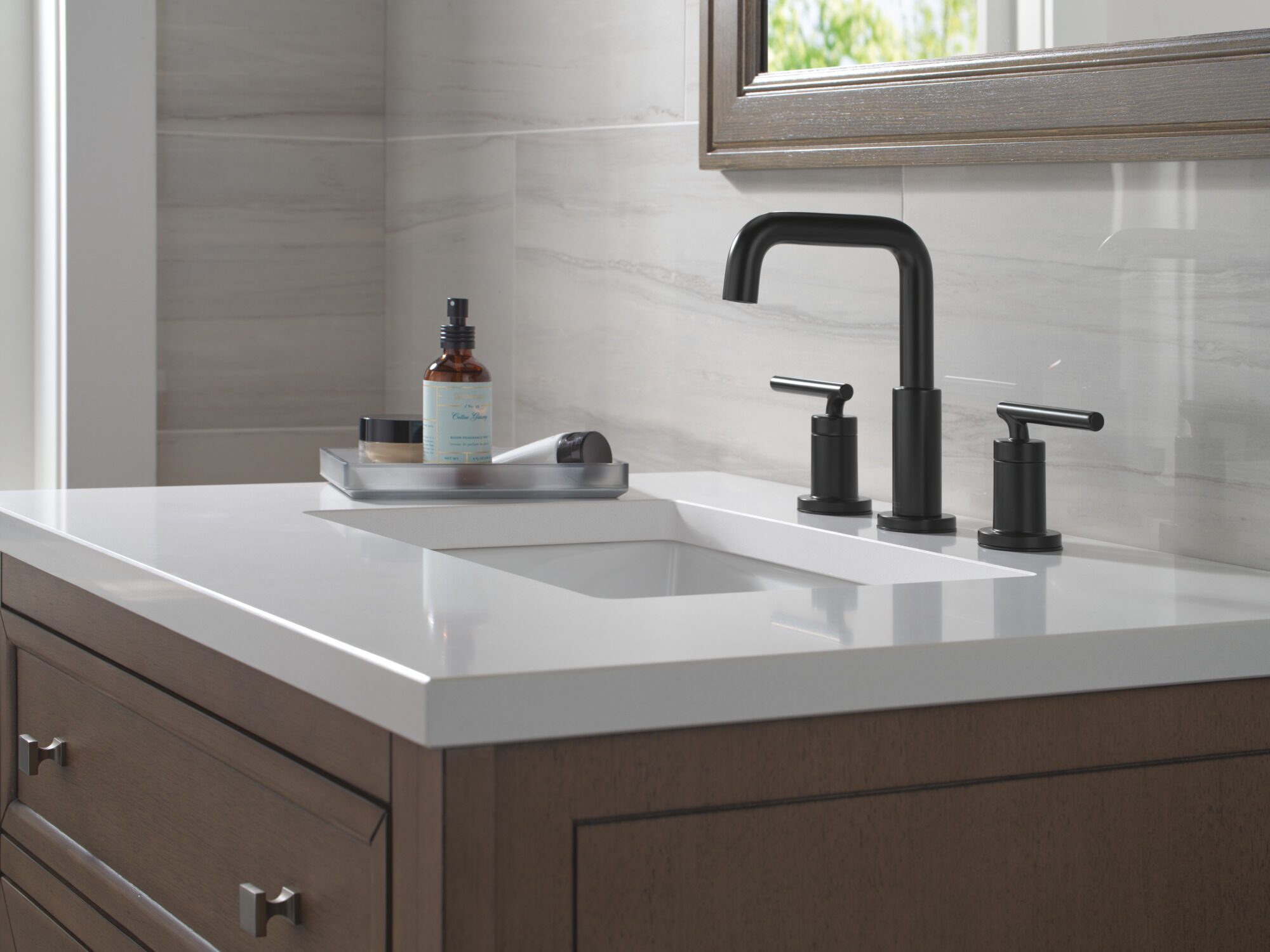 Two Handle Widespread Lavatory Faucet in Matte Black 35731LF-BL