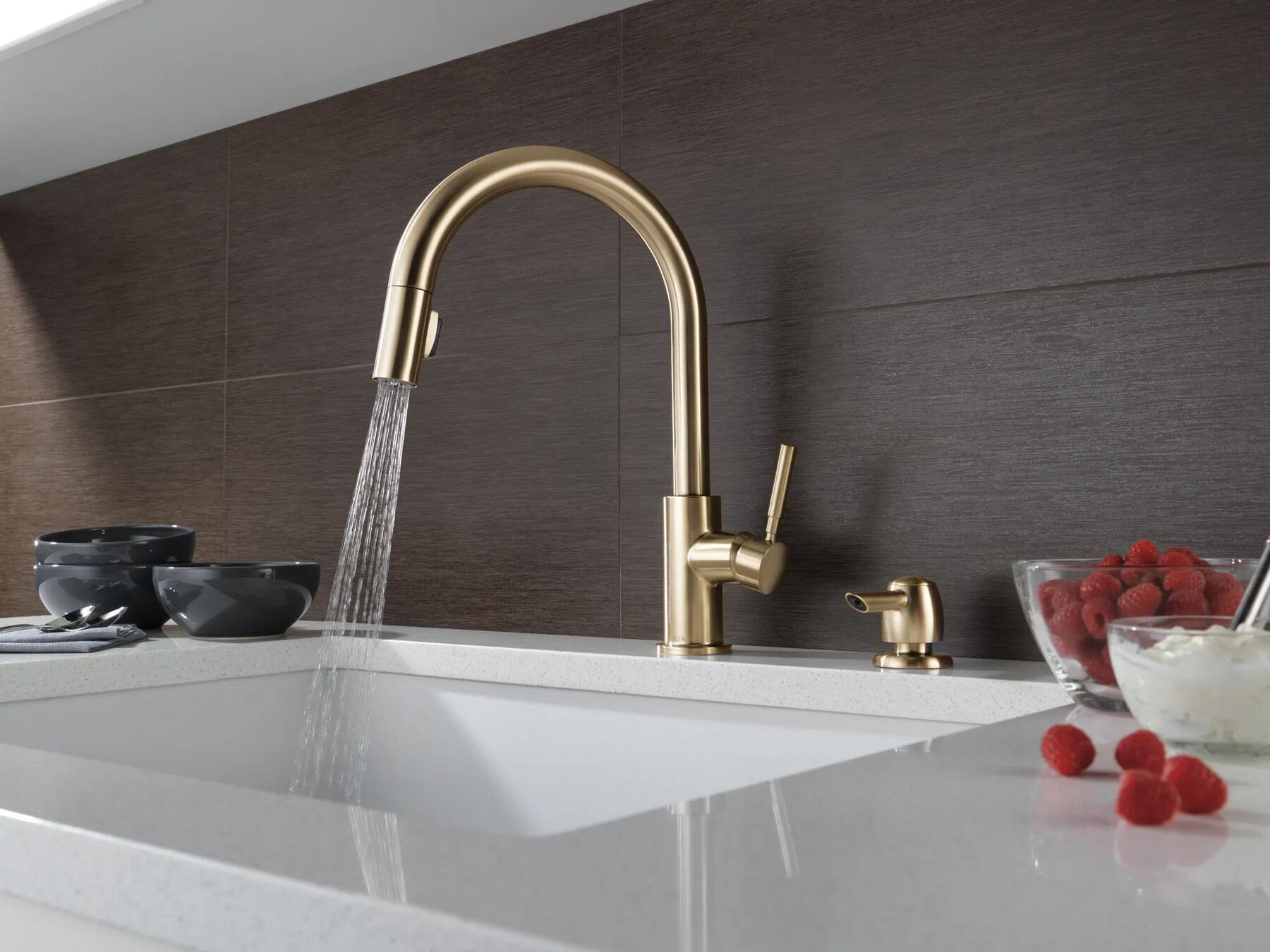 Single Handle Pull-Down Kitchen Faucet with Soap Dispenser (Recertified)
