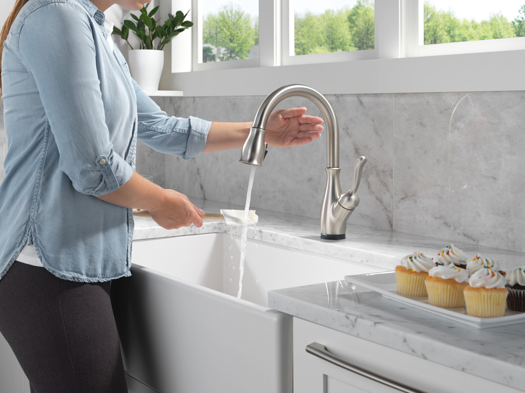 Touch2O&reg; with Touchless&trade; Pull-Down Kitchen with Soap Disp Bundle