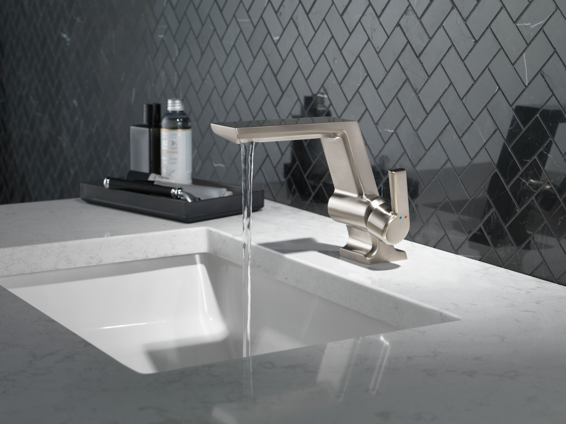Single-Hole Bathroom Faucet (Recertified)