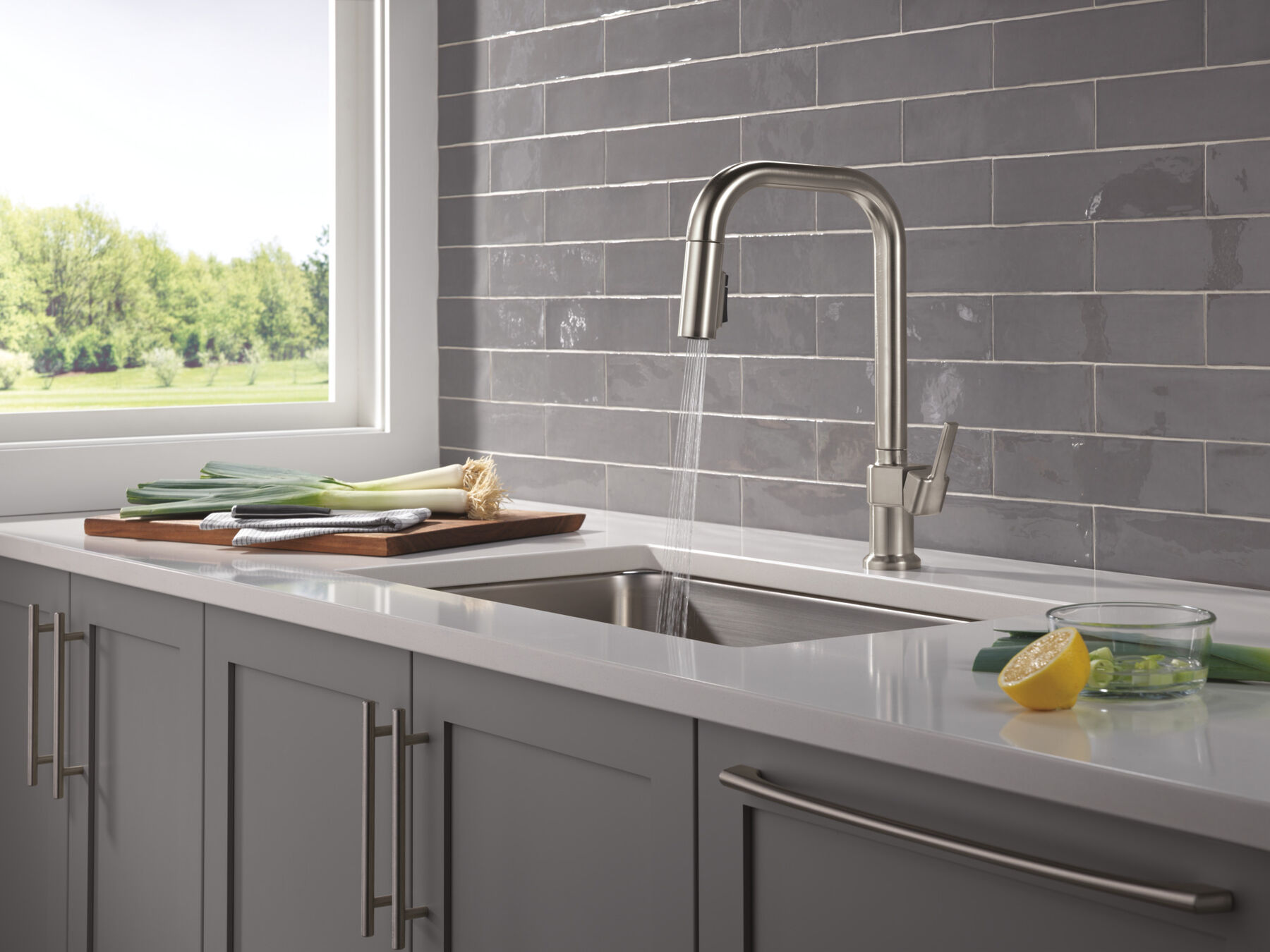 Single Handle Pull-Down Kitchen Faucet