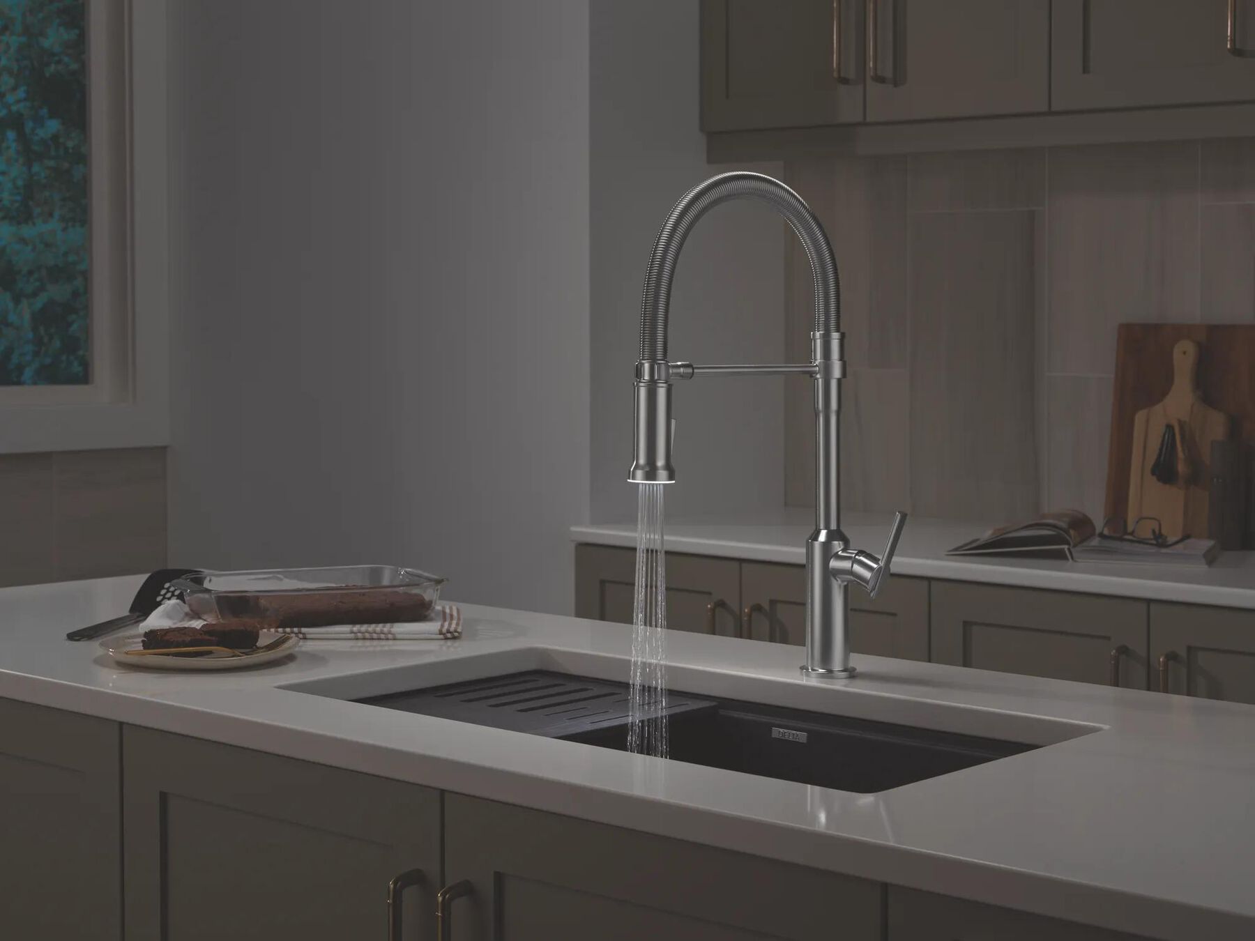 Single Handle Pull-Down Kitchen Faucet With Spring Spout
