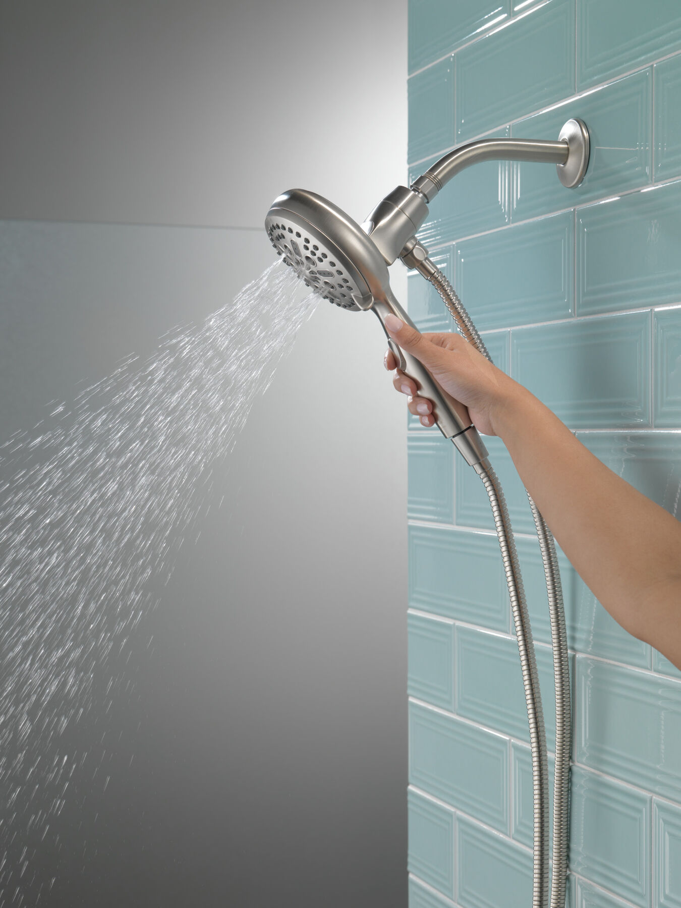 7-Setting SureDock&reg; Magnetic Hand Shower