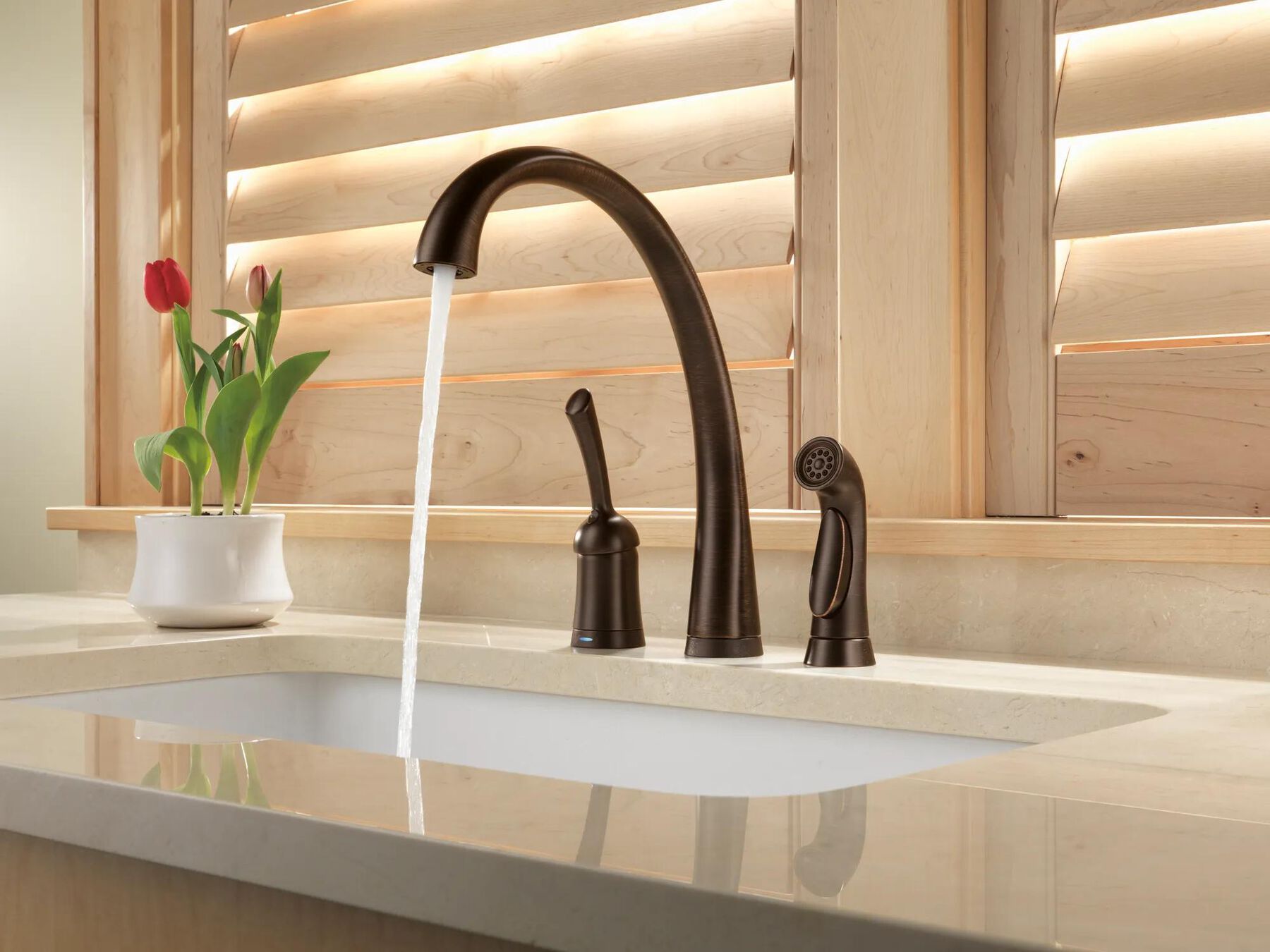 Single Handle Kitchen Faucet with Touch2O&reg; Technology and Spray