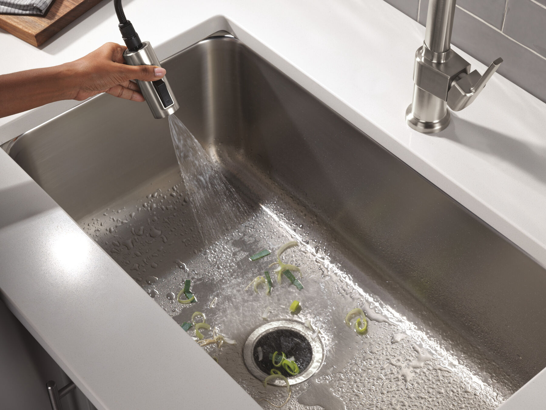 Single Handle Pull-Down Kitchen Faucet