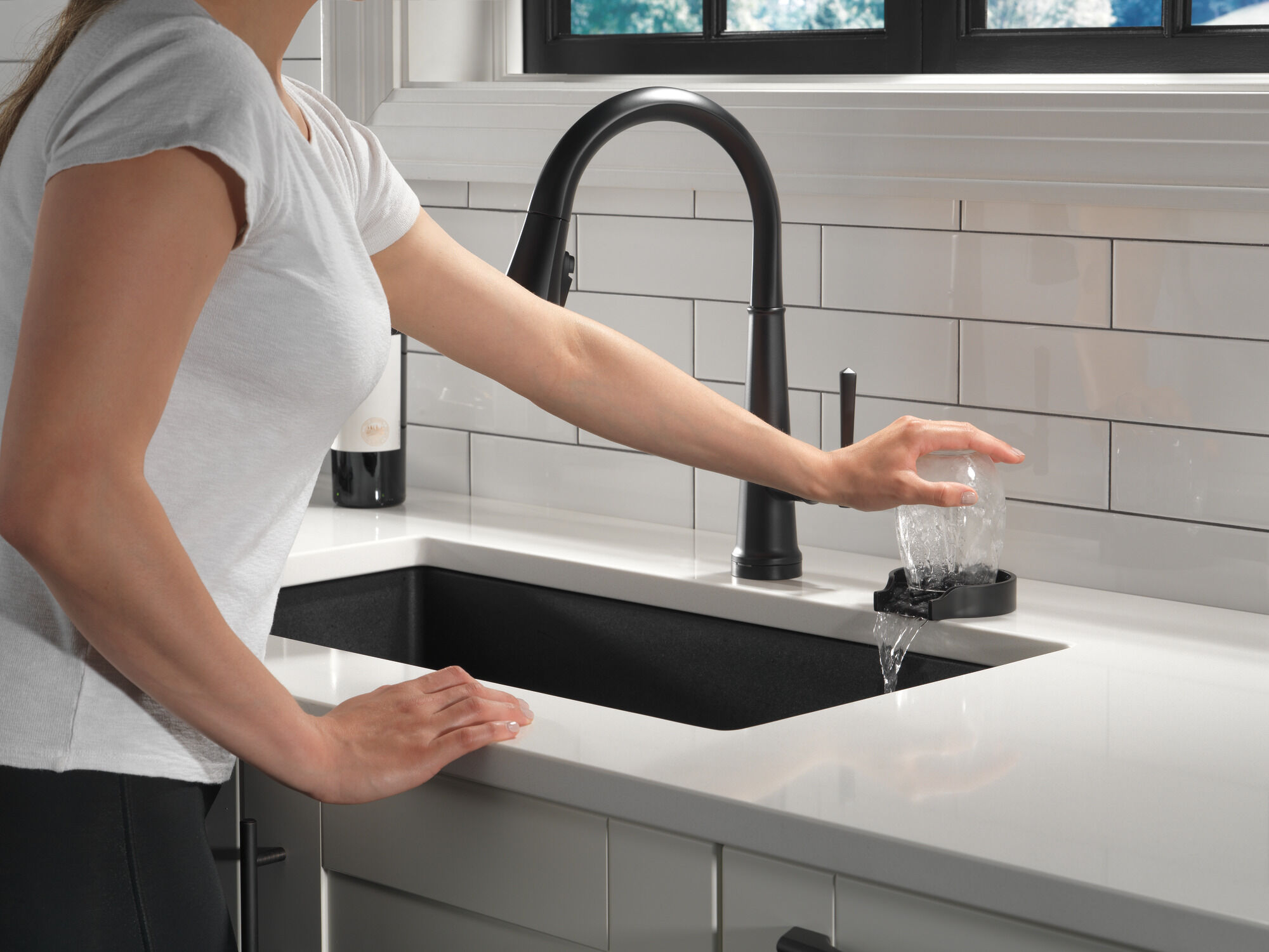 Single Handle Pull-Down Kitchen Faucet with Touch2O® Technology in