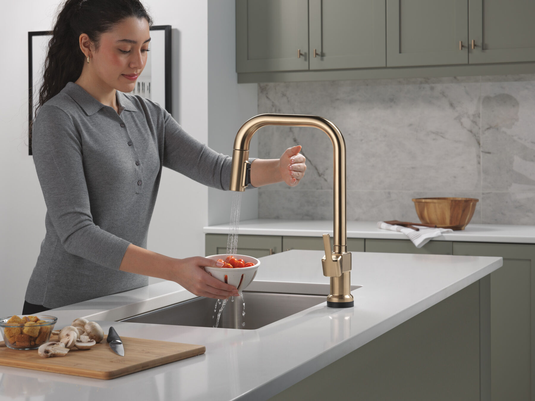 Touch2O&reg; with Touchless Technology Single Handle Pull-Down Kitchen Faucet