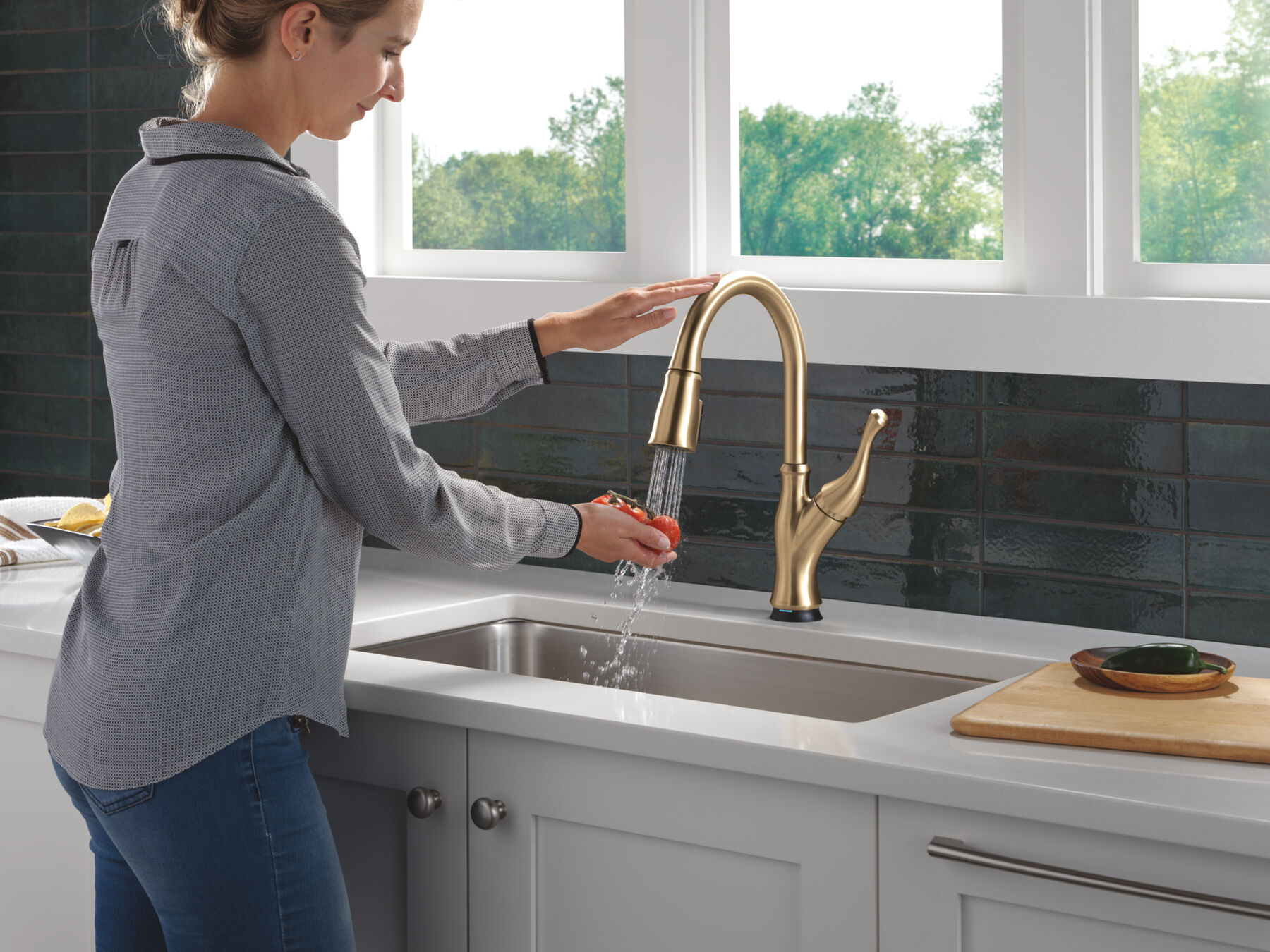 Touch<sub>2</sub>O&reg; Technology Kitchen Faucet with Touchless Technology