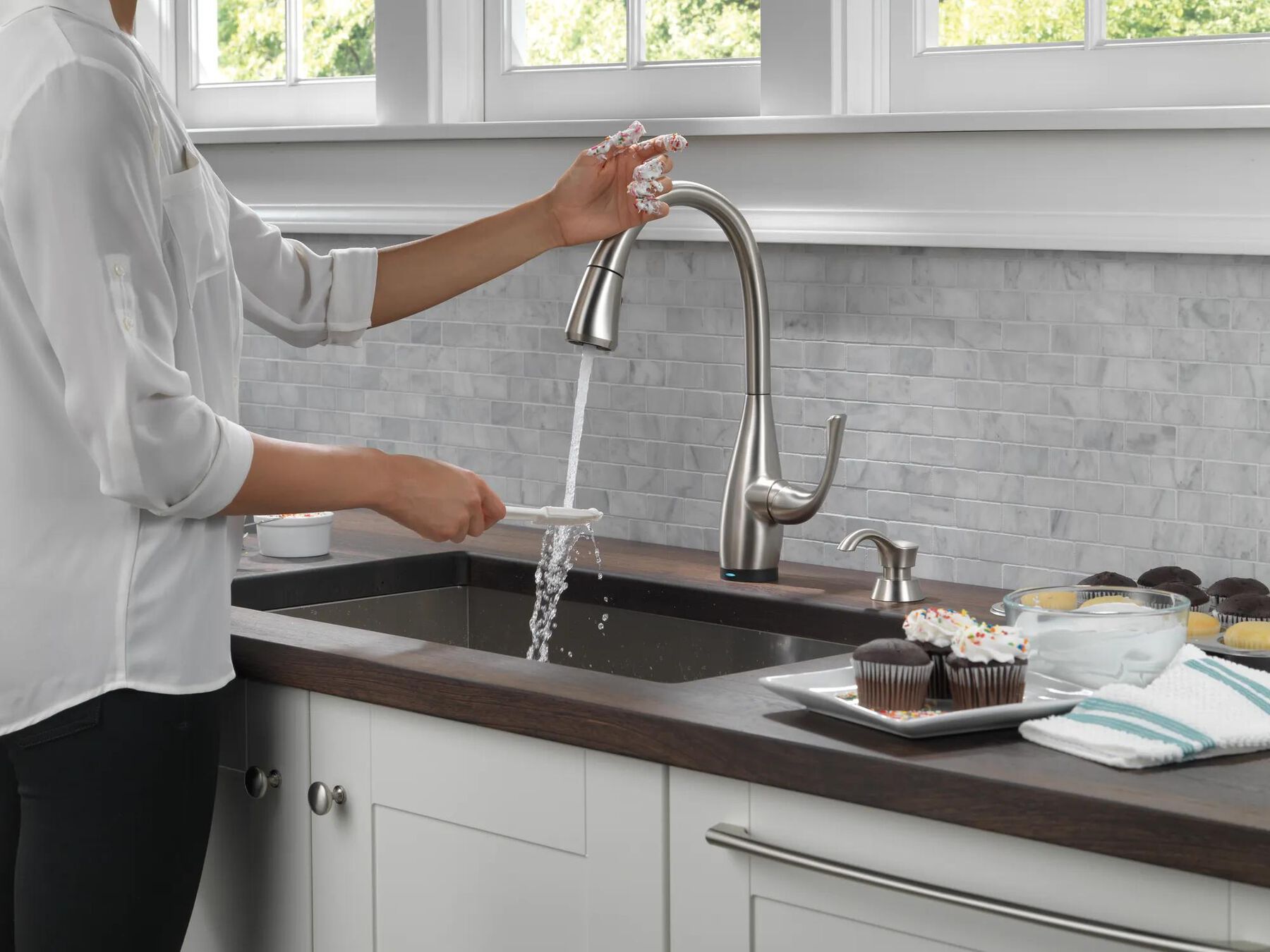 Single Handle Pull-Down Kitchen Faucet with Touch2O&reg; Technology and Soap Dispenser