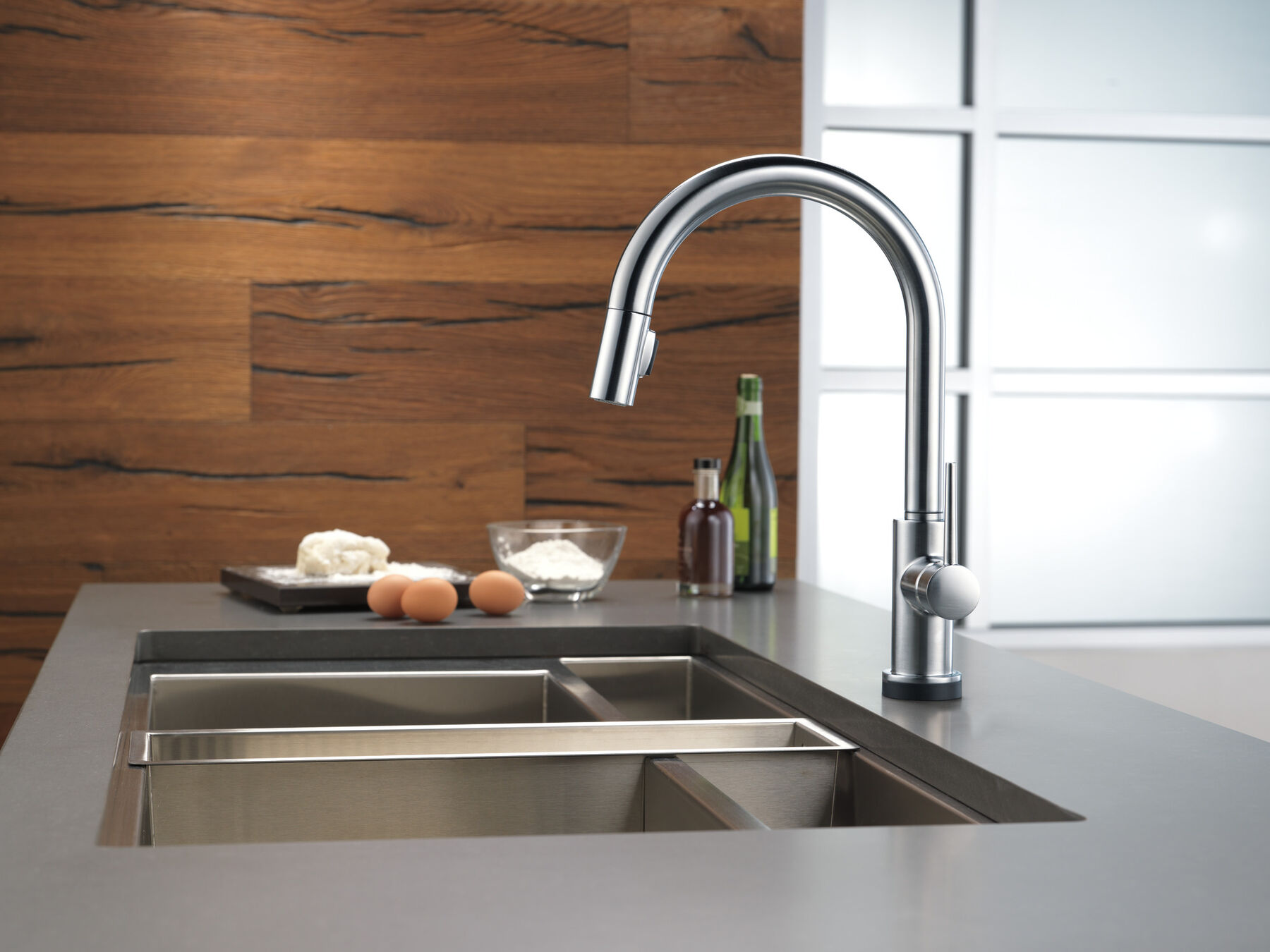 VoiceIQ&reg; Single-Handle Pull-Down Kitchen Faucet with Touch<sub>2</sub>O&reg; Technology