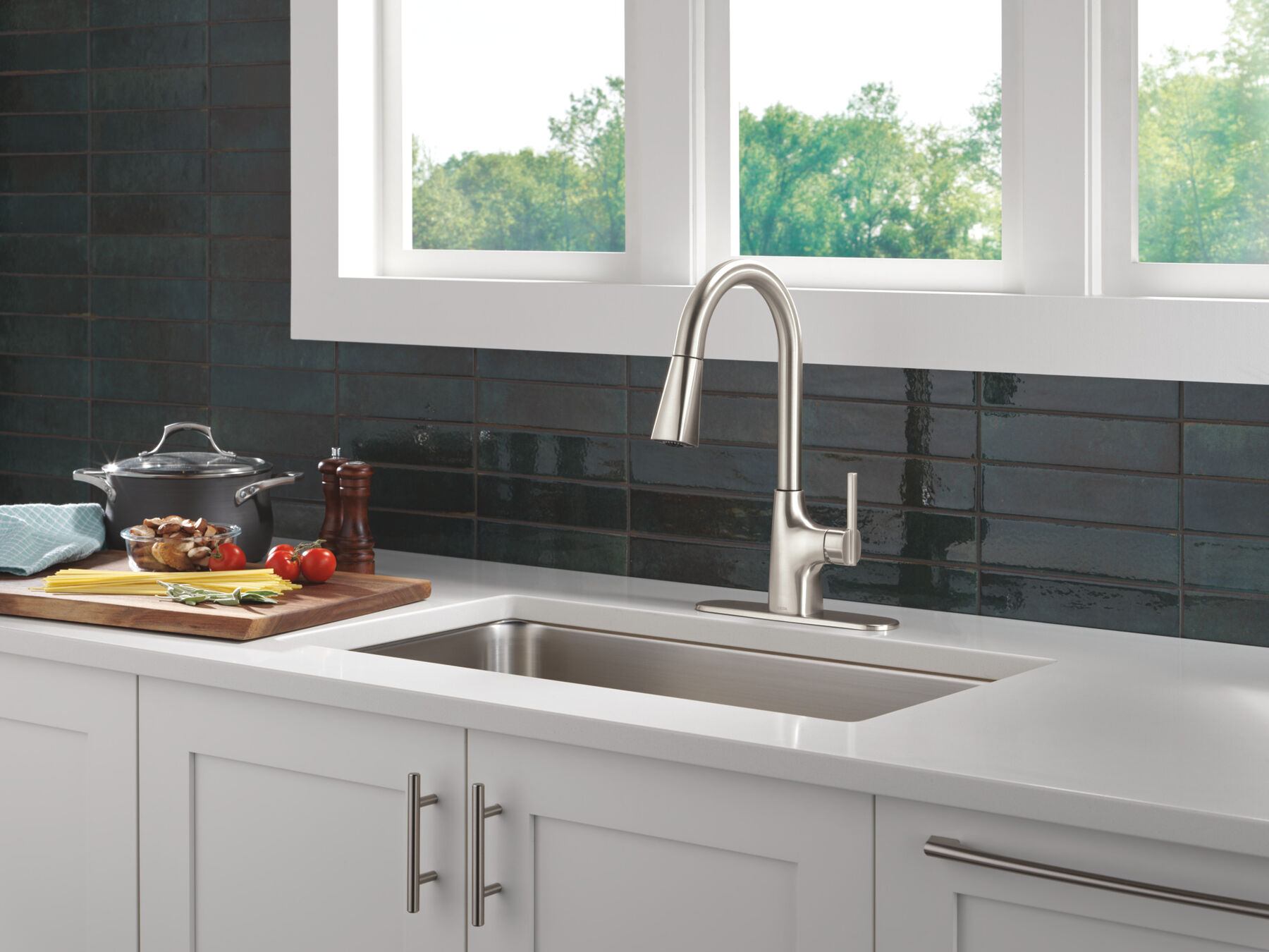 Single Handle Pull-Down Kitchen Faucet