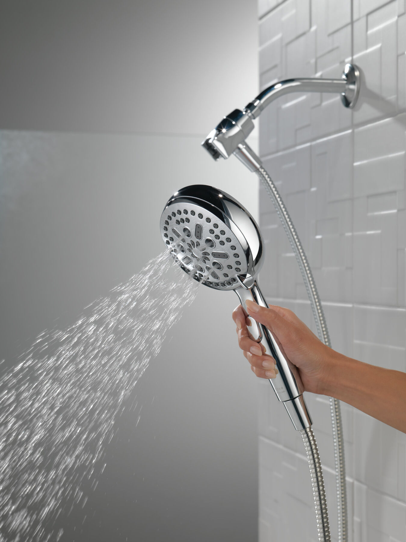 7-Setting SureDock&reg; Magnetic Hand Shower