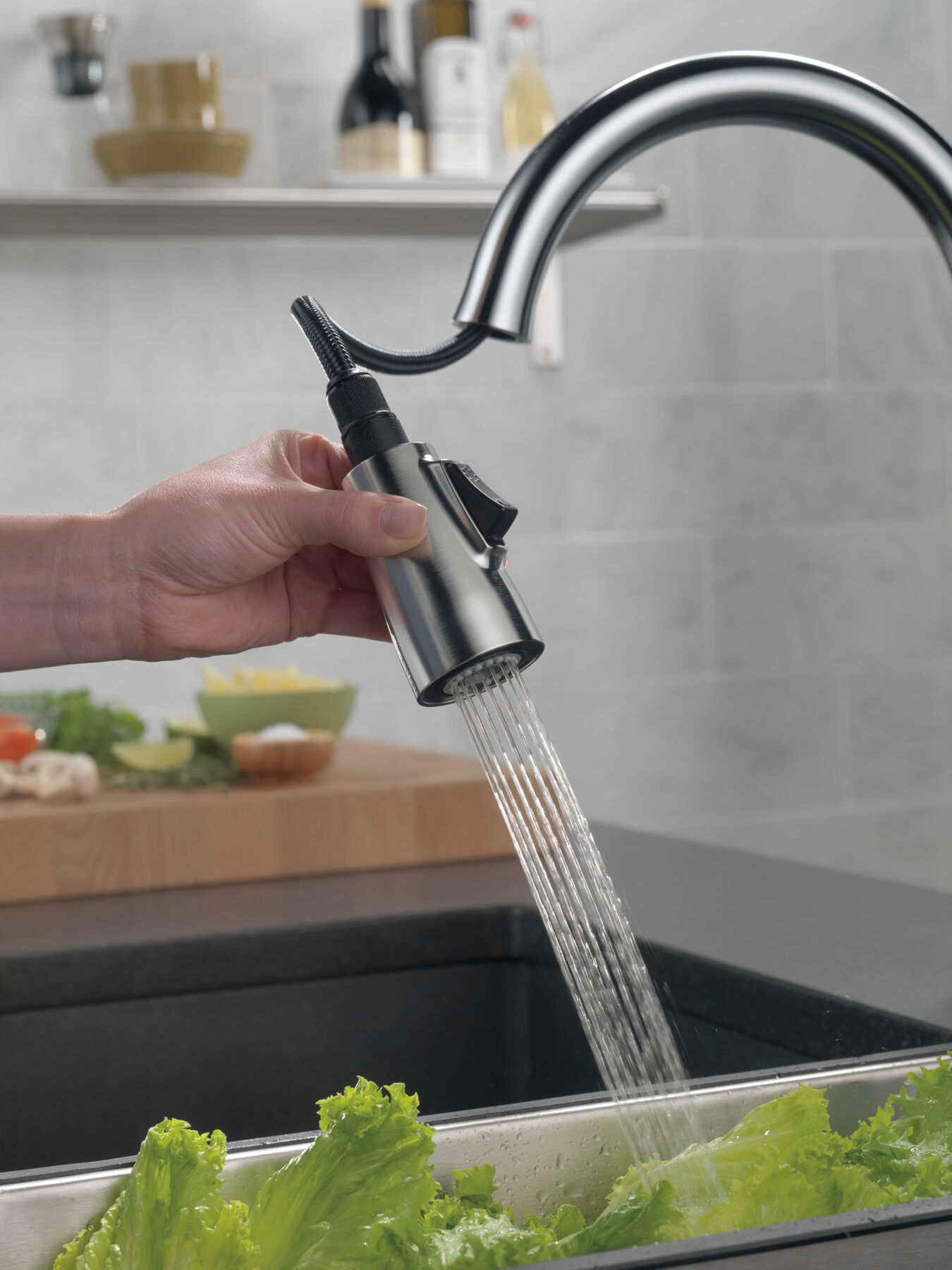 Single Handle Pull-down Kitchen Faucet (Recertified)