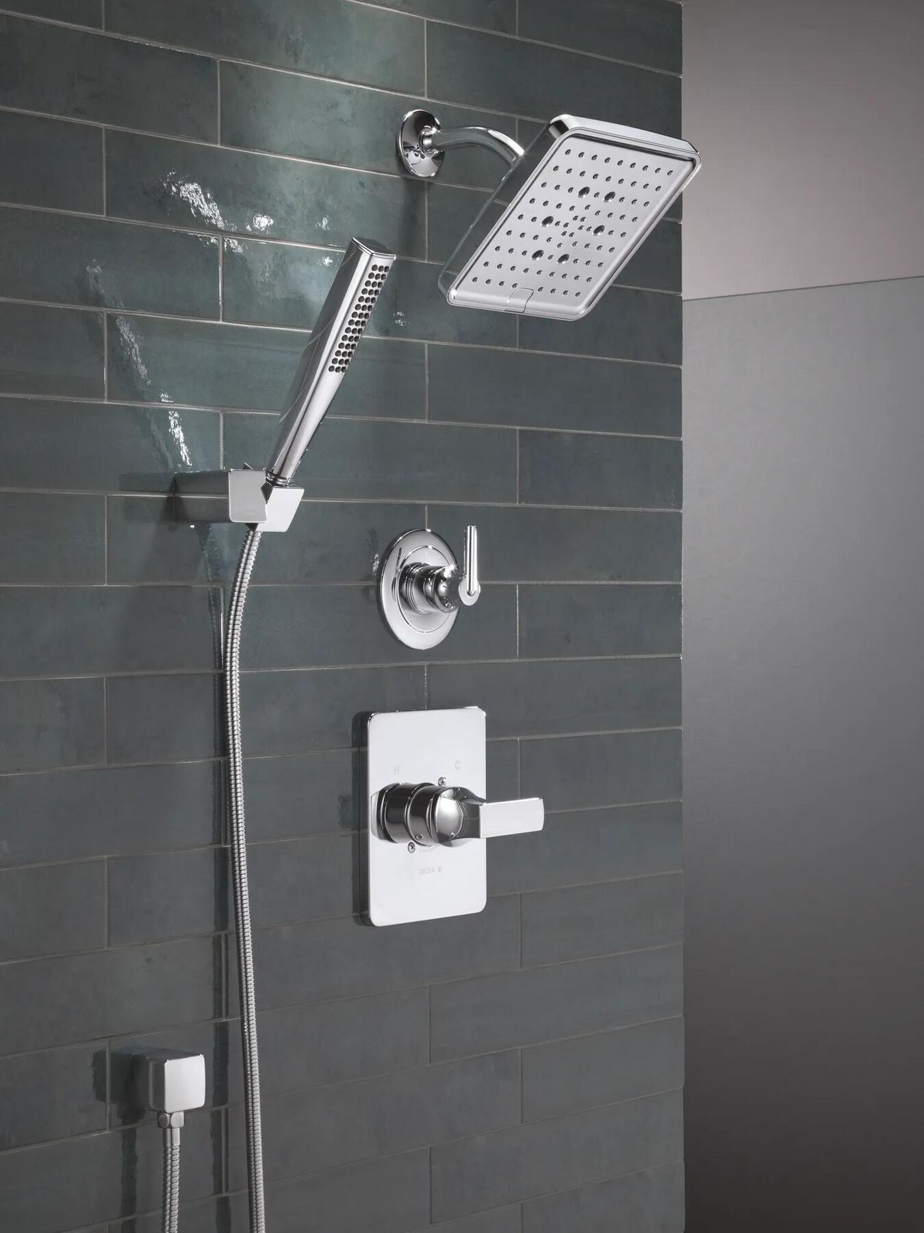 Monitor 14 Series Custom Shower Bundle