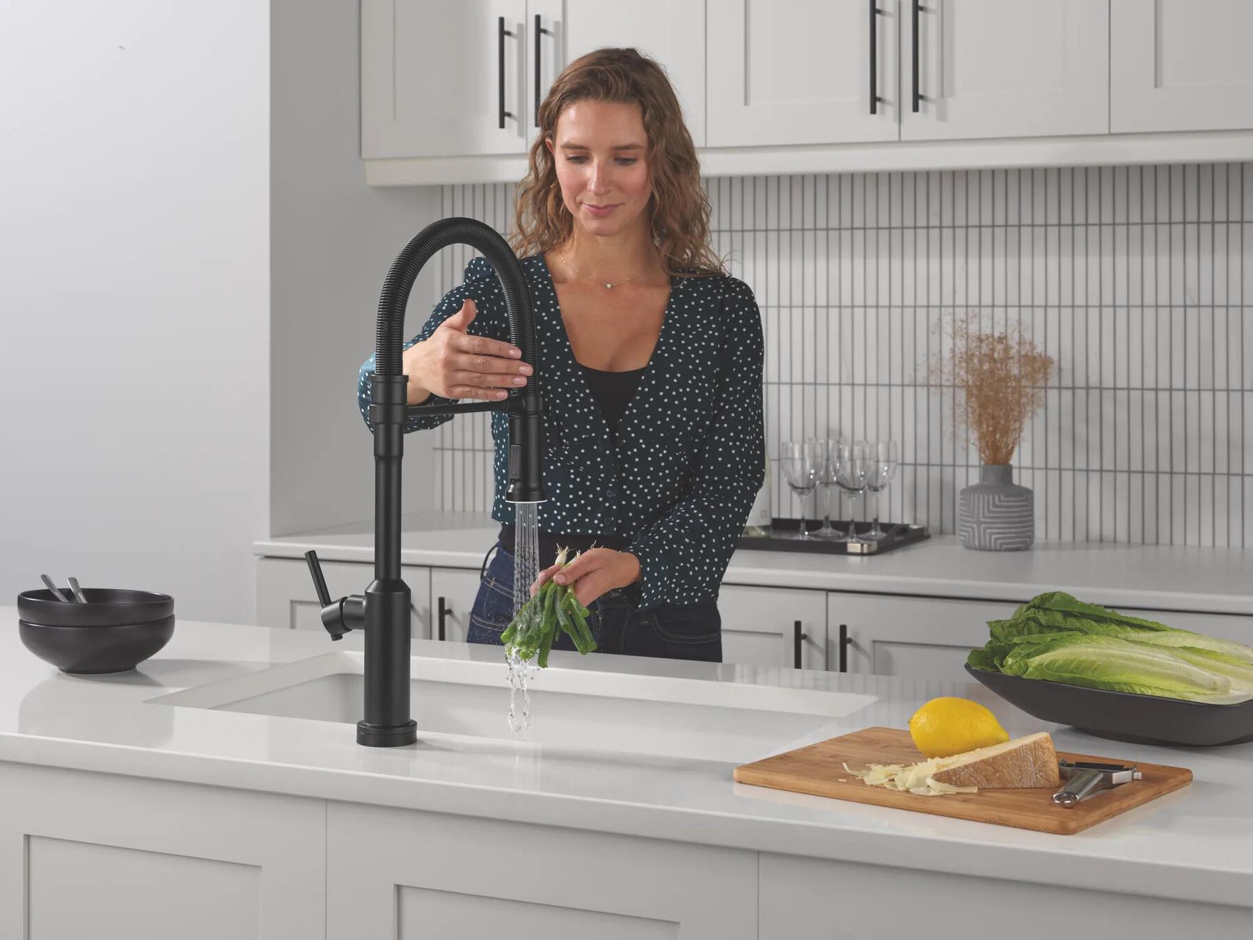 Touch2O&reg; Technology Kitchen Faucet with Touchless Technology