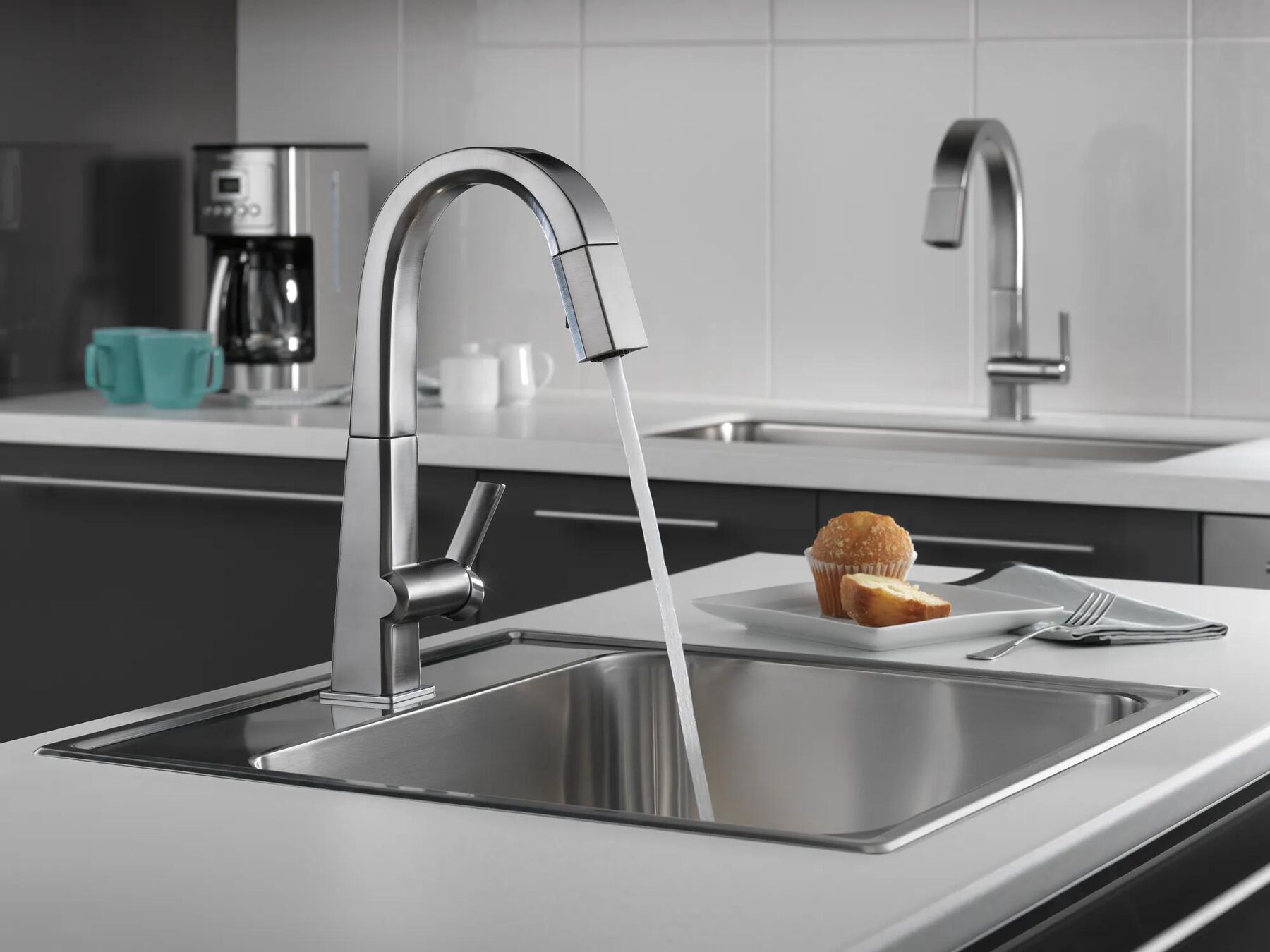 Single Handle Pull-Down Kitchen Faucet
