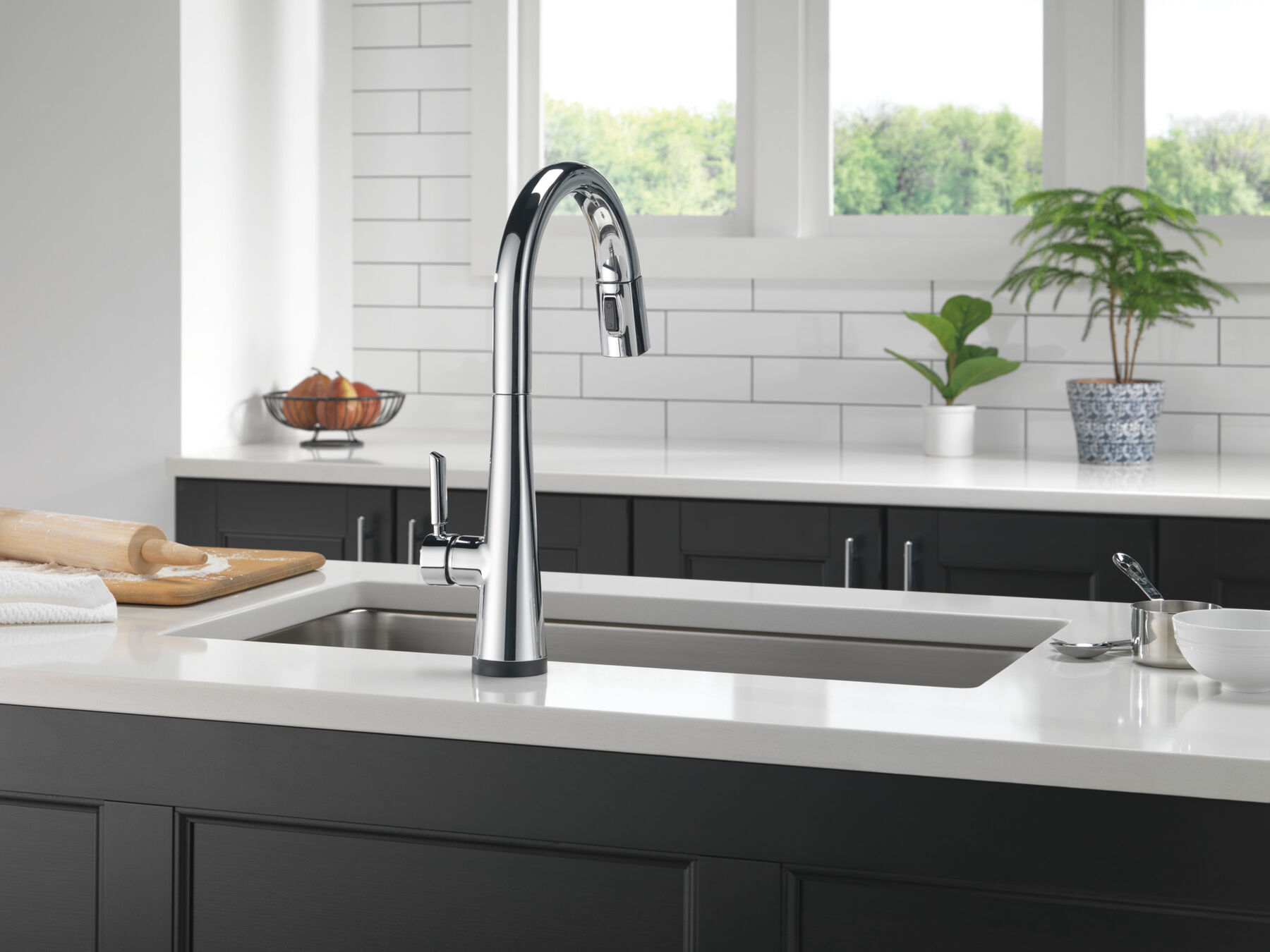 Single Handle Pull-Down Kitchen Faucet With Touch<sub>2</sub>O&reg;  Technology