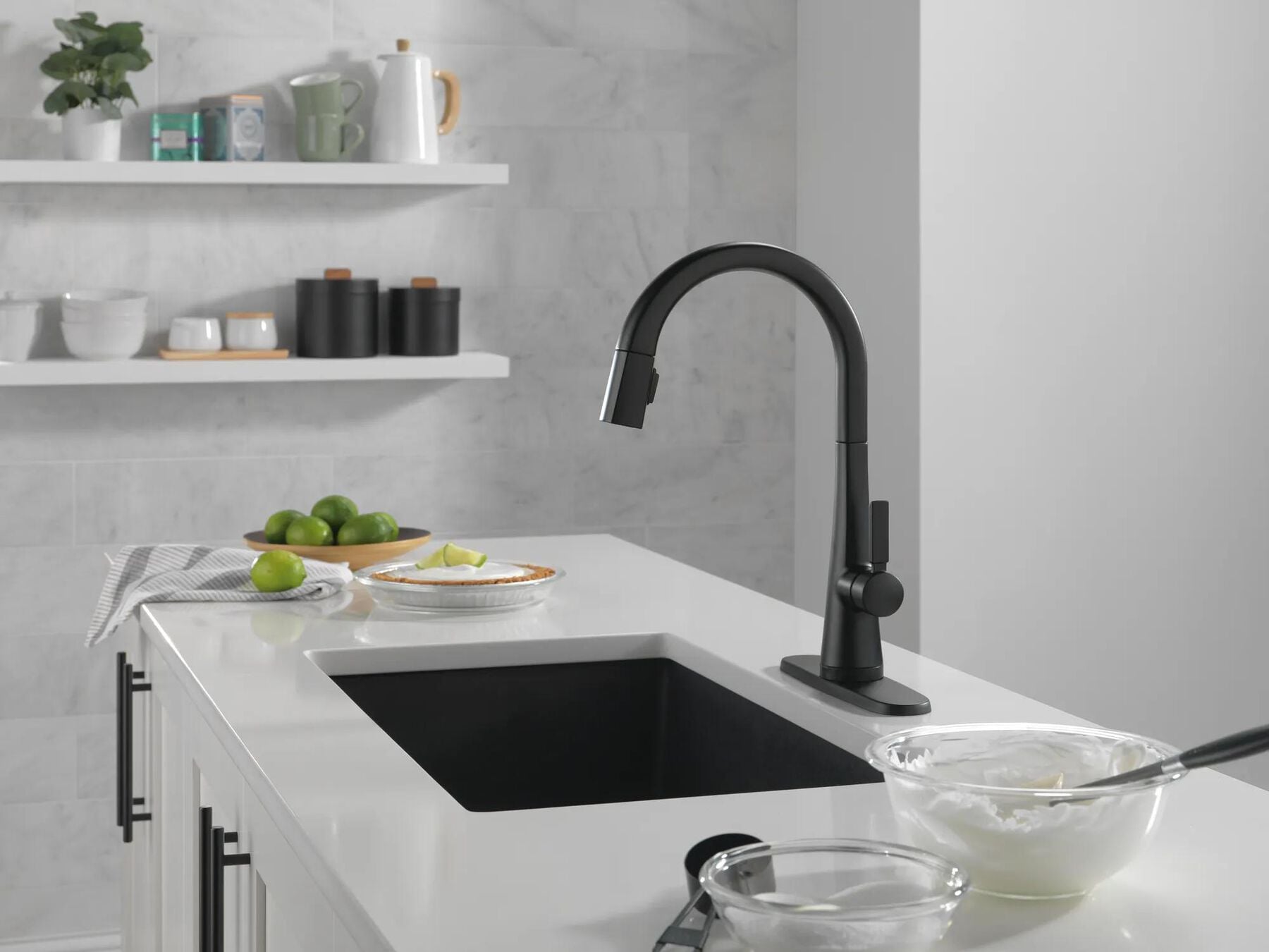 Single Handle Pull-Down Kitchen Faucet With Touch<sub>2</sub>O&reg;  Technology